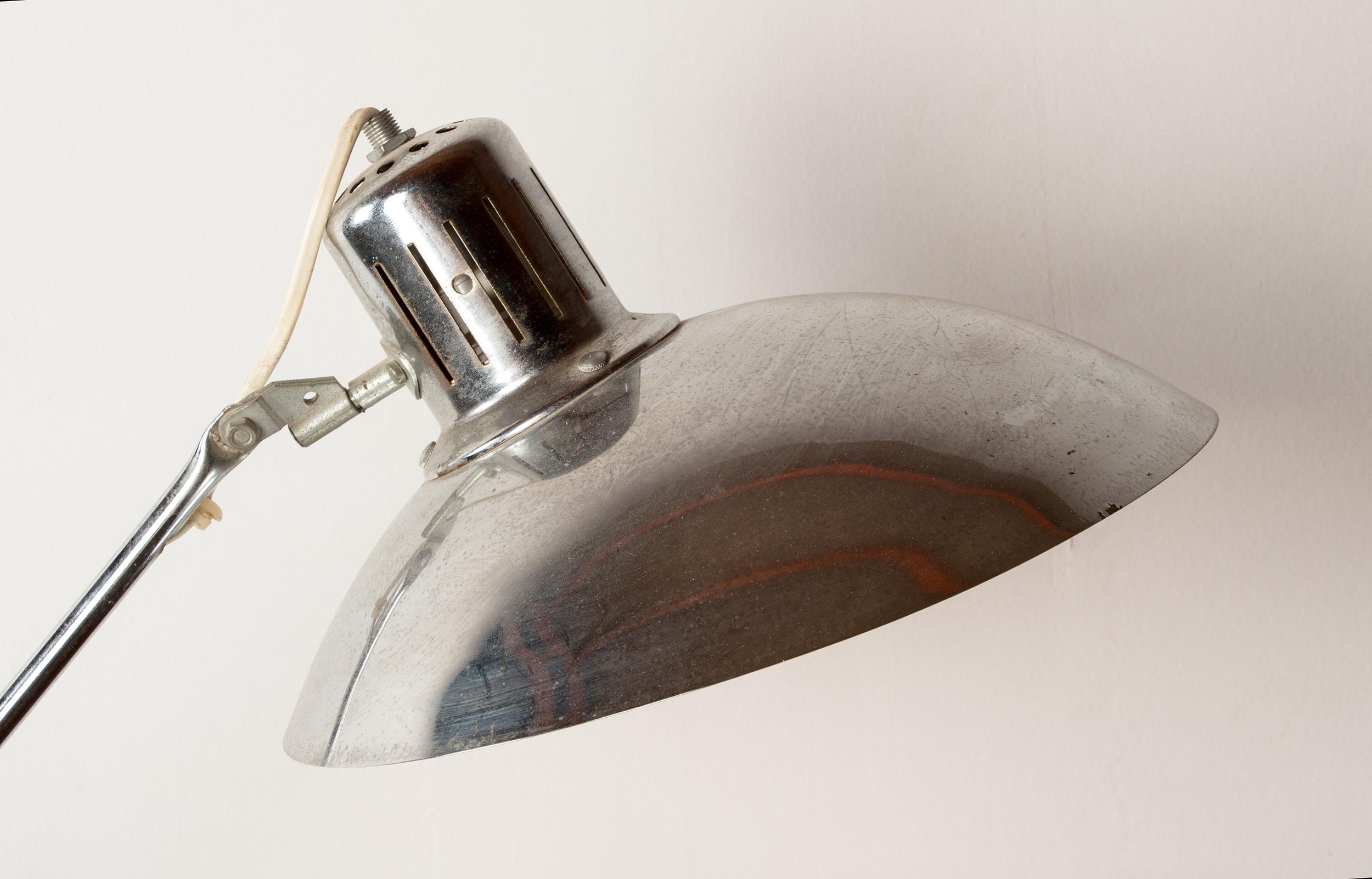 Lampe de bureau articulée en métal chromé par André Lavigne pour Aluminor 1960. en vente 2