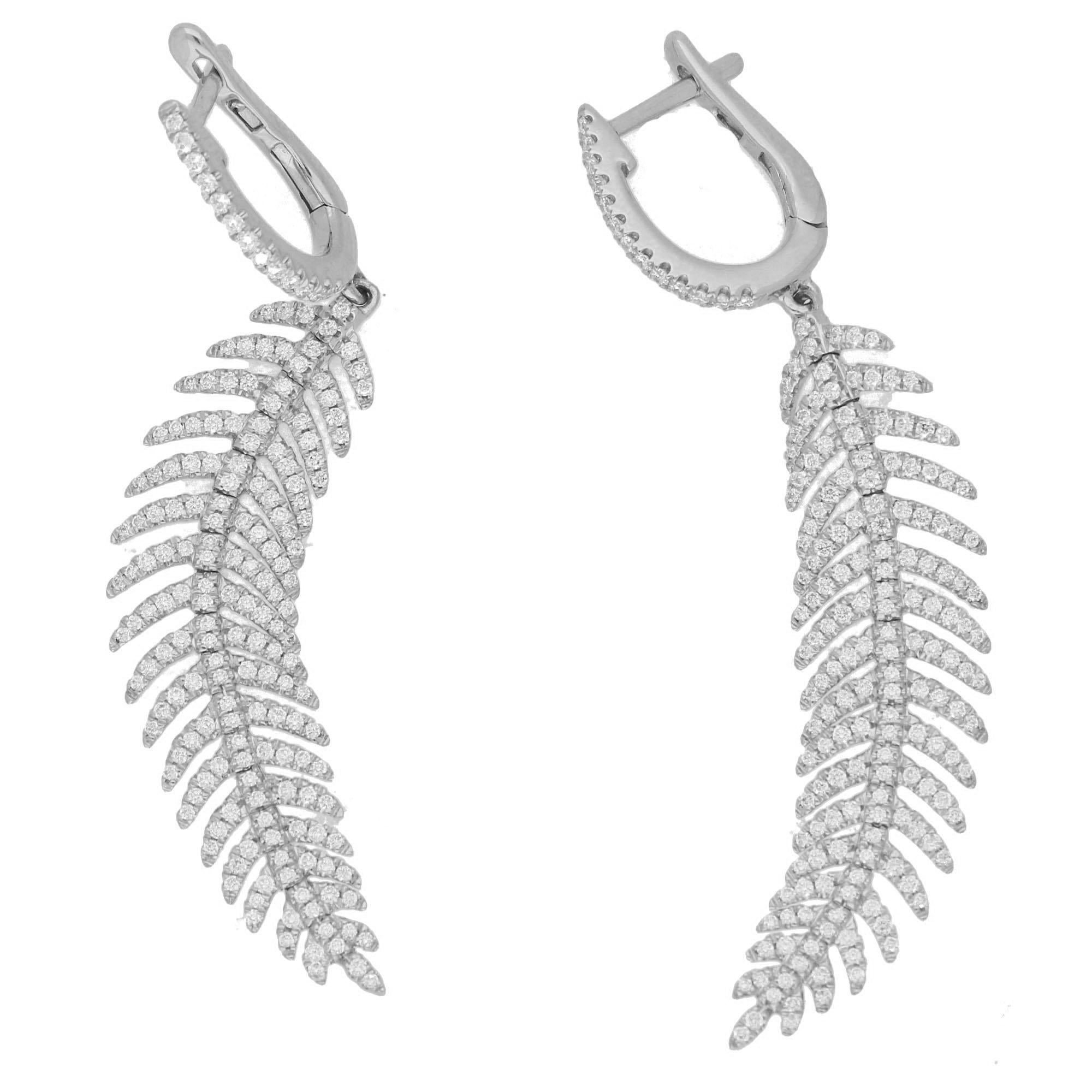 A gorgeous pair of articulated feather diamond drop earrings set in 18k white gold. 

Each earring depicts a beautiful feather which is articulated and claw-set throughout with round brilliant-cut diamonds. Each feather hangs elegantly from a