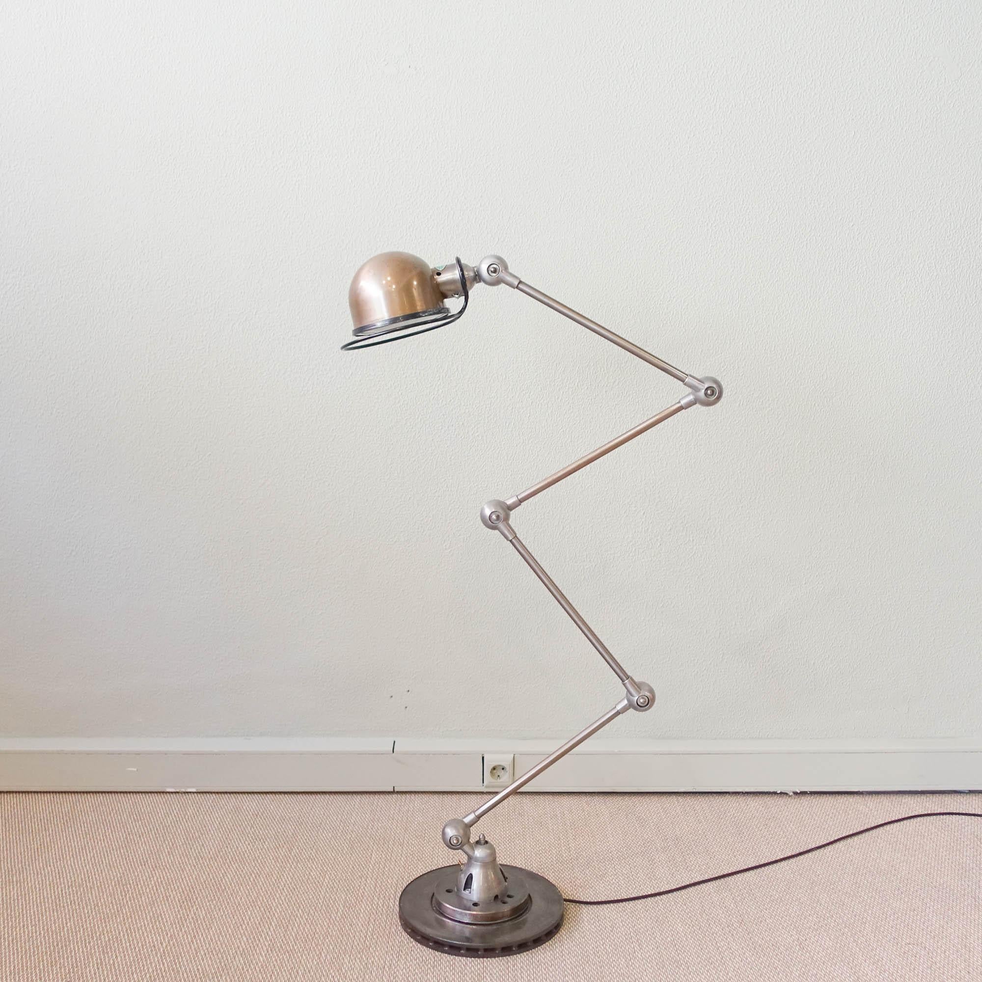 A simple, strong, articulated lamp without electric cables in its joints. Invented by Jean Louis Domecq in 1949 the definitive model was born in 1950.
The name Jieldé comes from the initials of his name J,L and D.
The Jieldé lamp has carried its