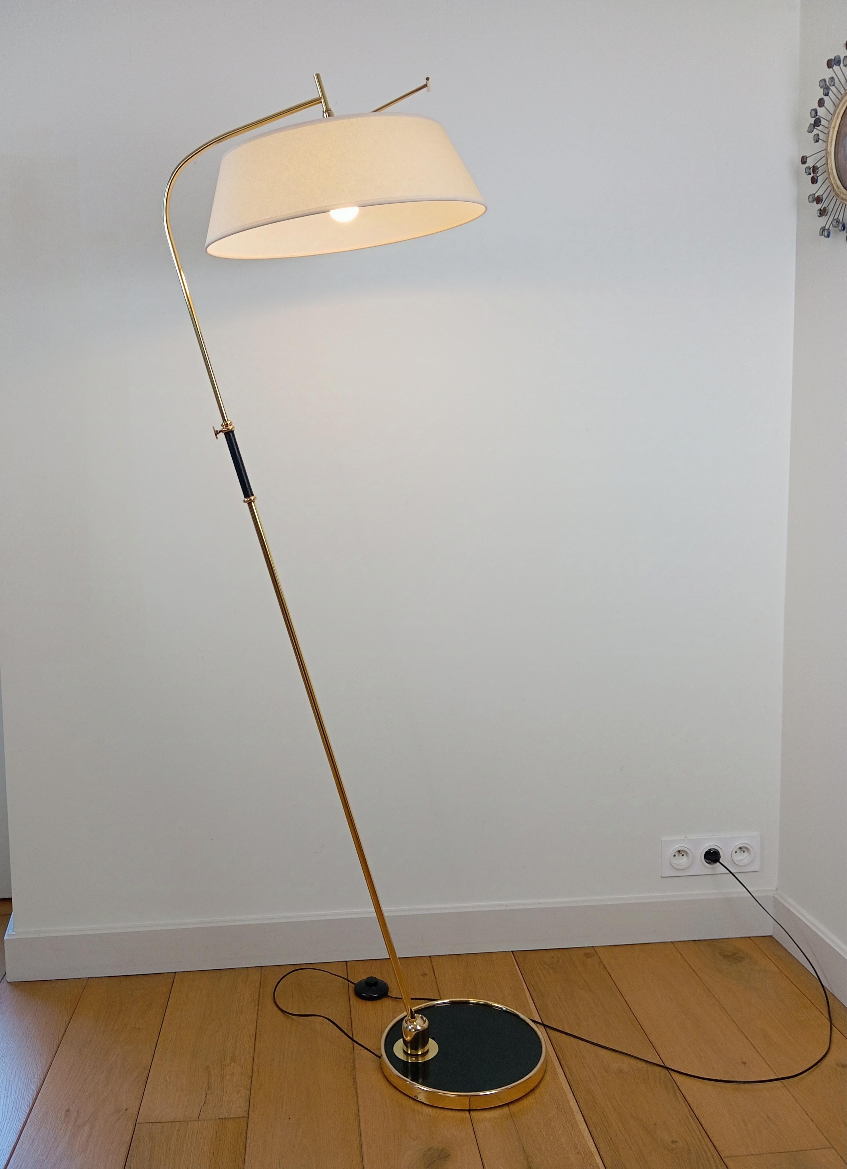 Articulated floor lamp, by R. Lunel, circa 1950 For Sale 1