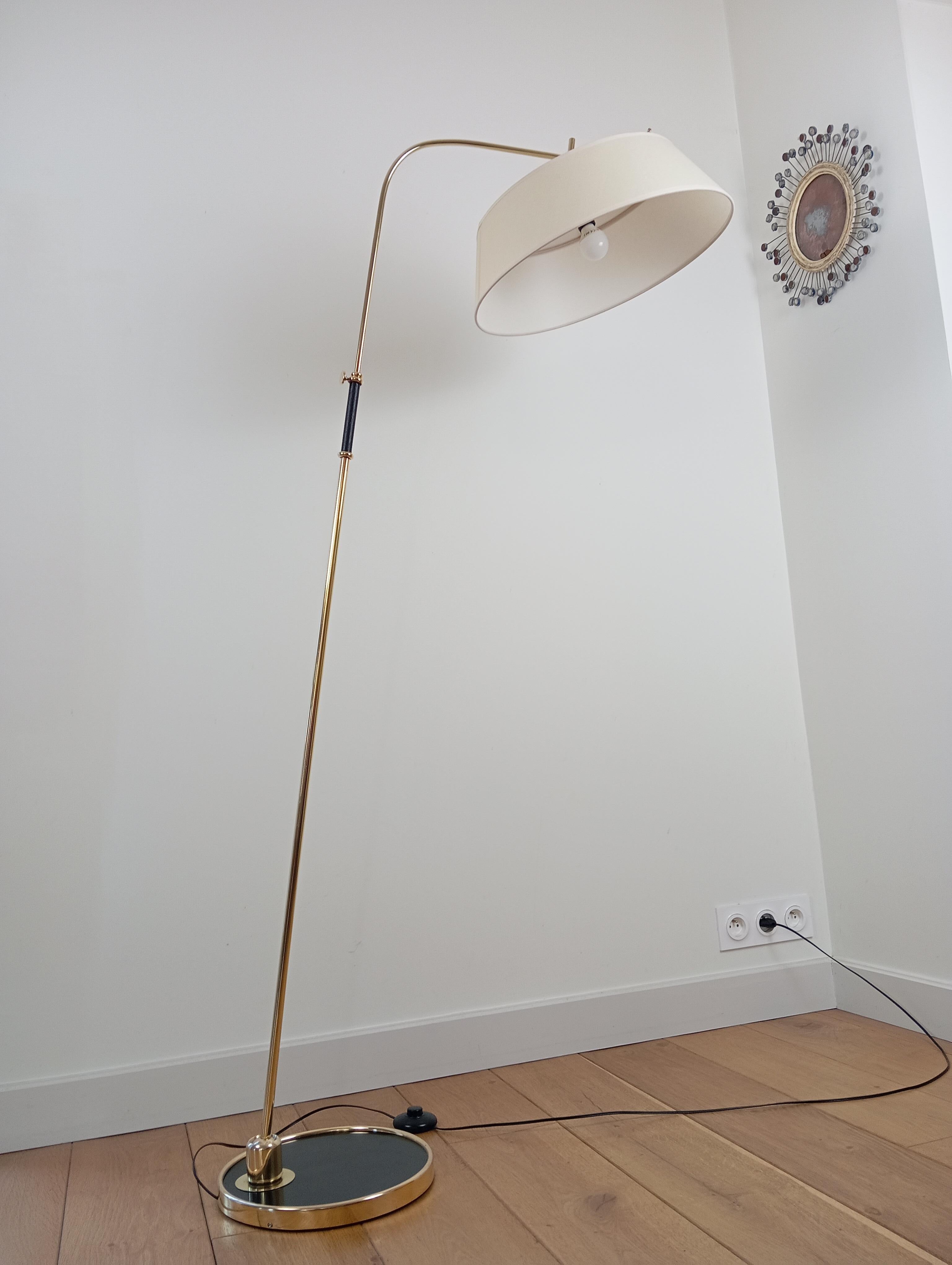 Articulated floor lamp, by R. Lunel, circa 1950 For Sale 3