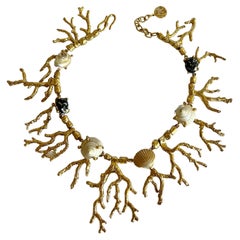 Artikulierte französische vergoldete Korallenmuschel-Halskette 