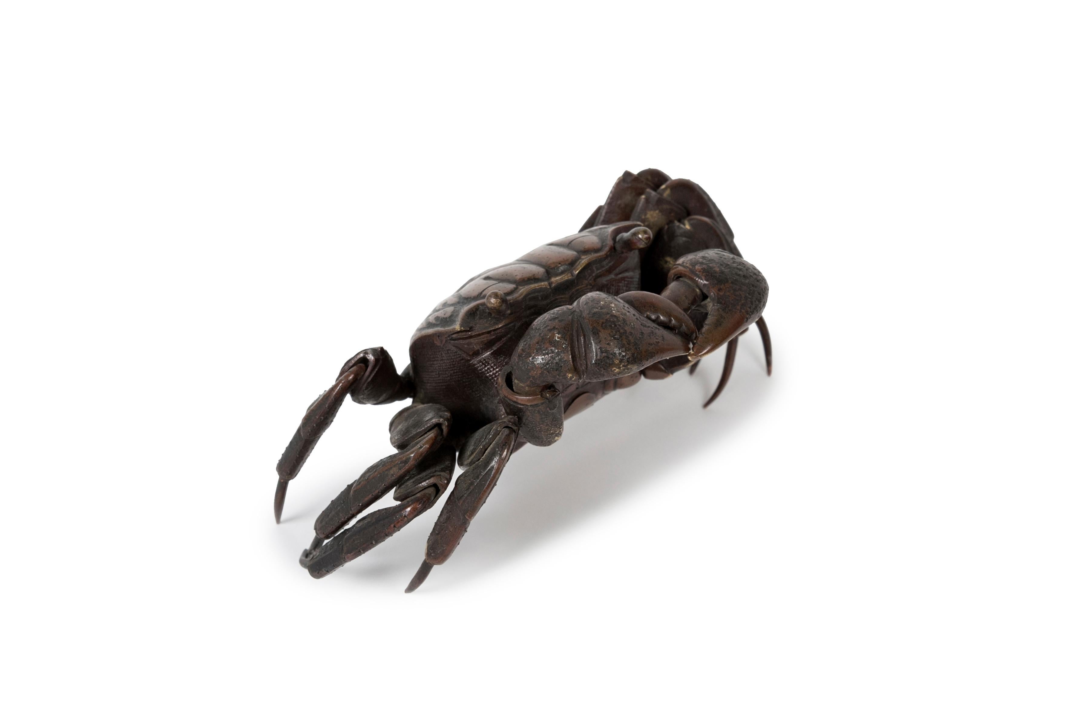 Sculpture jizai okimono of an articulated crab in bronze with dark brown patina. 
Finely executed, each paste, claw and eye is articulated.

Japan – Meiji era (1868-1912)
Height: 2 in / 5 cm – width: 7 in / 18 cm – depth: 3.9 in / 10.5 cm 
