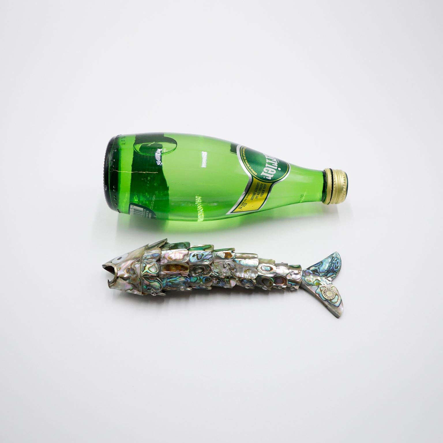 Abrebotellas mexicano articulado de abulón y latón de Los Castillo Mexicano en venta