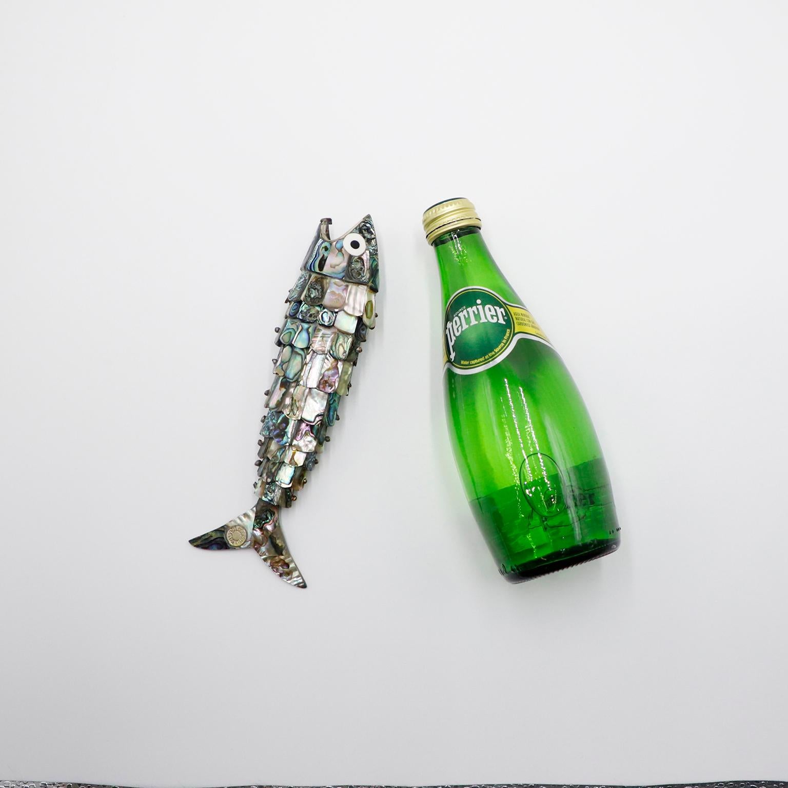 Gegliederter mexikanischer Abalone- und Messingflaschenöffner von Los Castillo (Mexikanisch) im Angebot