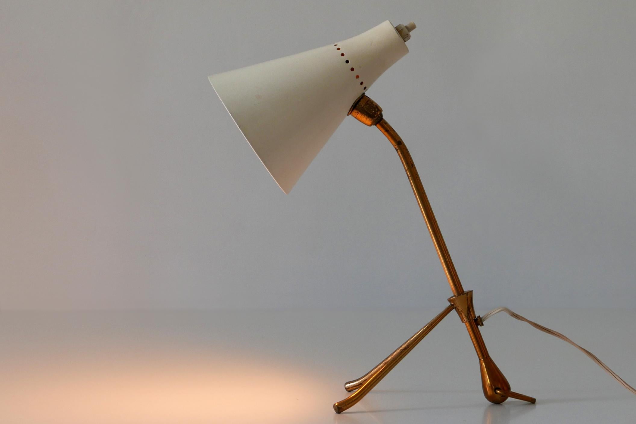 Enameled Articulated Mid-Century Modern Table or Wall Light by Giuseppe Ostuni for Oluce