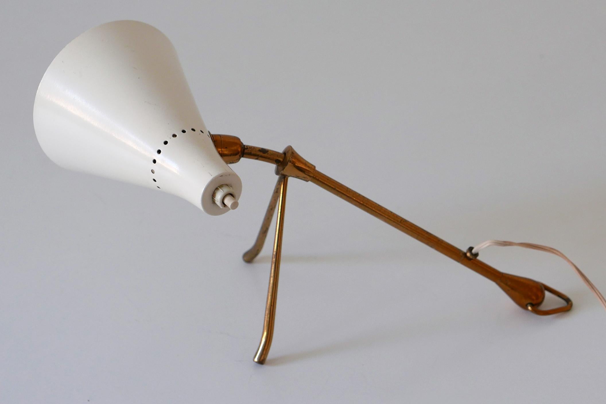 Articulated Mid-Century Modern Table or Wall Light by Giuseppe Ostuni for Oluce In Good Condition In Munich, DE