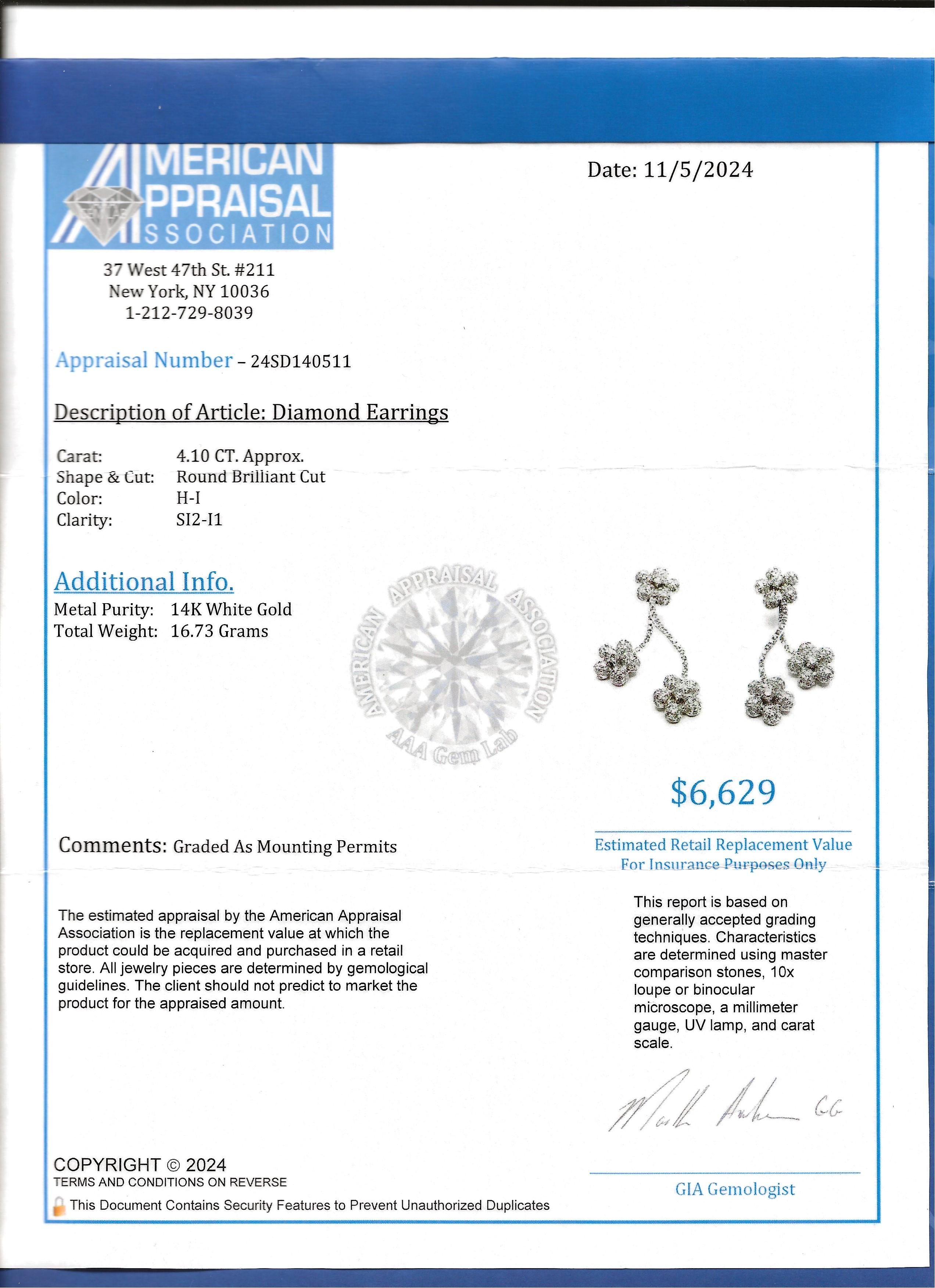 Orecchini pendenti con motivo floreale articolato di diamanti Pavé in oro bianco 14 carati in vendita 4