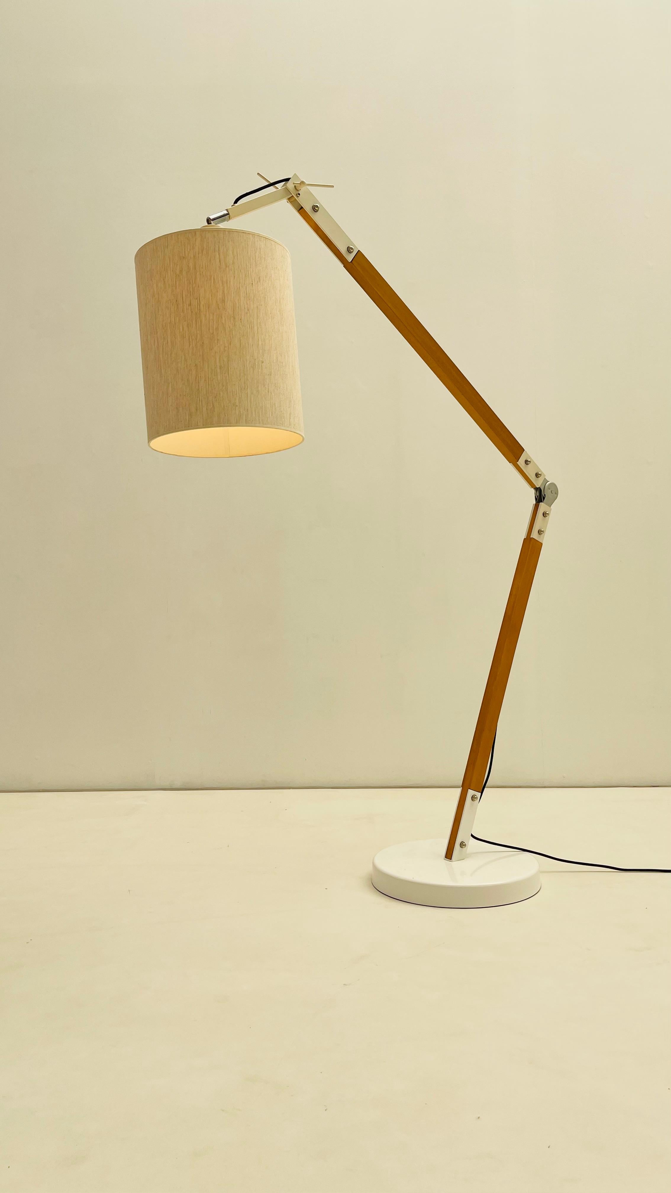 Articulated reading floorlamp For Sale 4