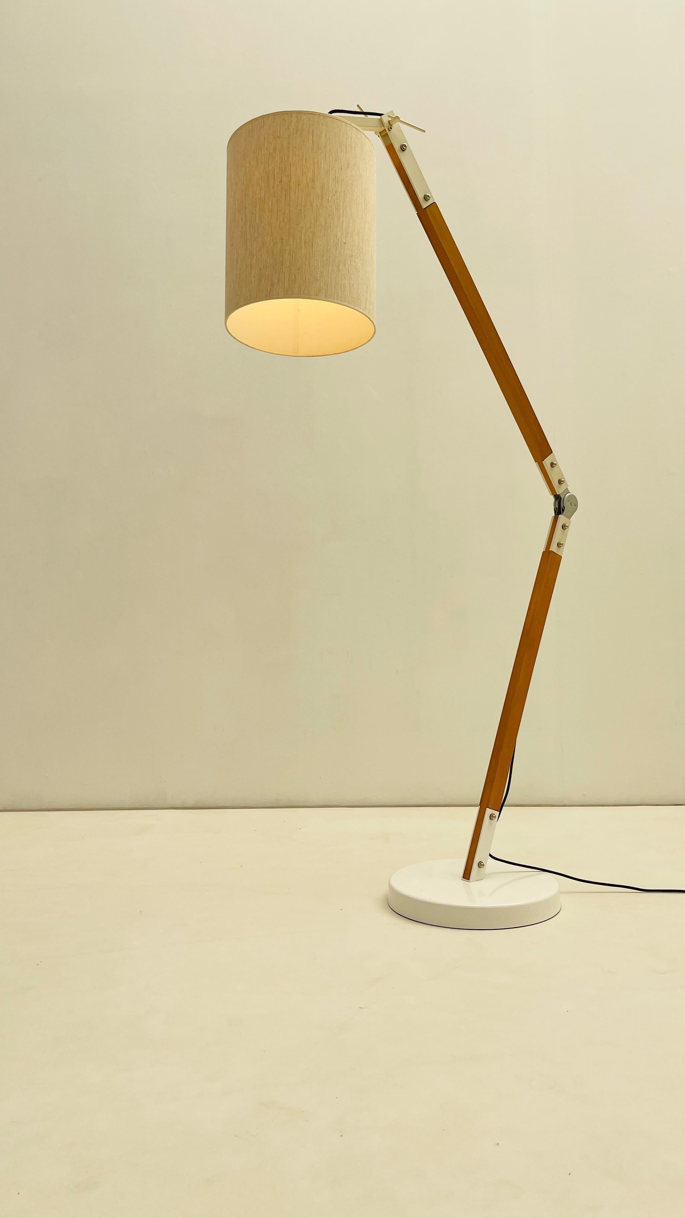 Articulated reading floorlamp For Sale 5