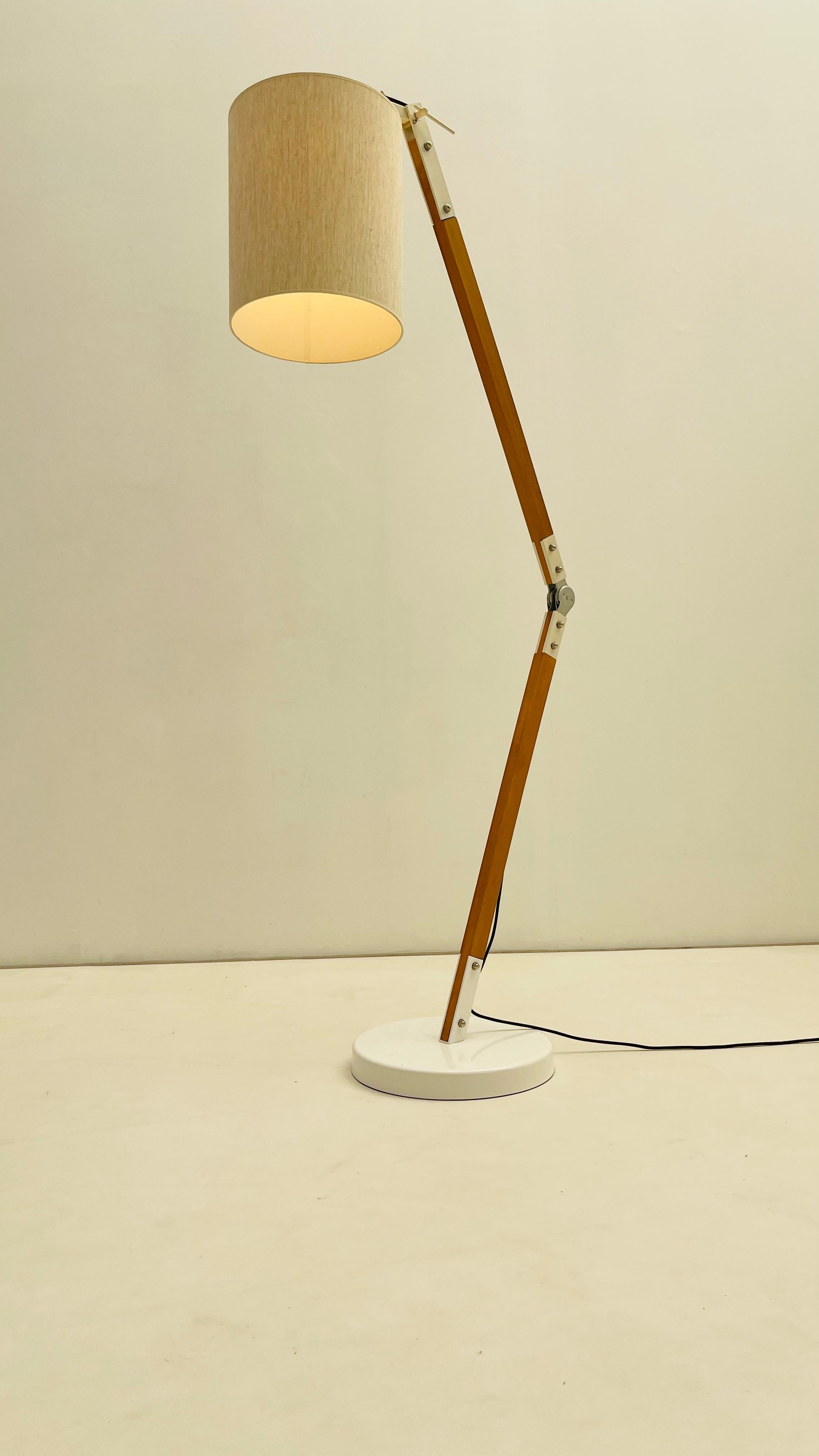 Articulated reading floorlamp For Sale 6