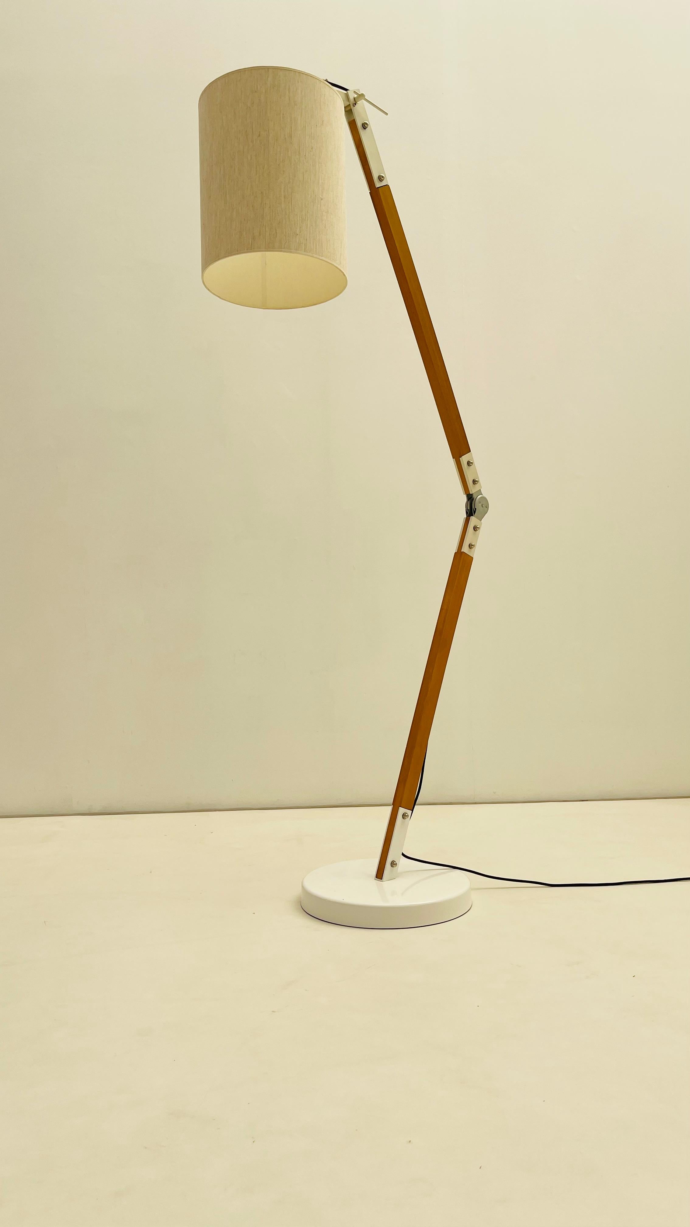 Articulated reading floorlamp For Sale 7