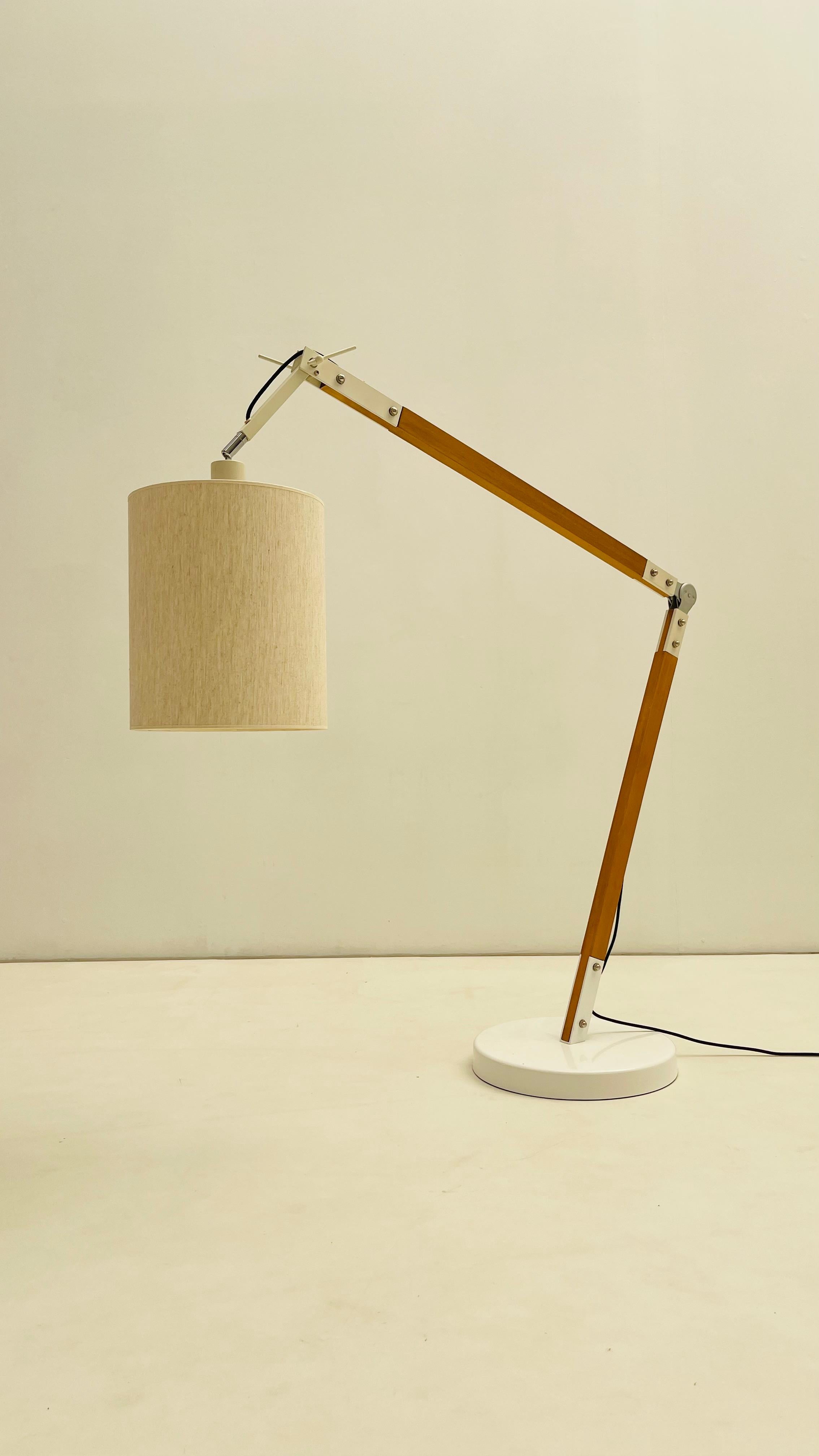 Articulated reading floorlamp For Sale 8