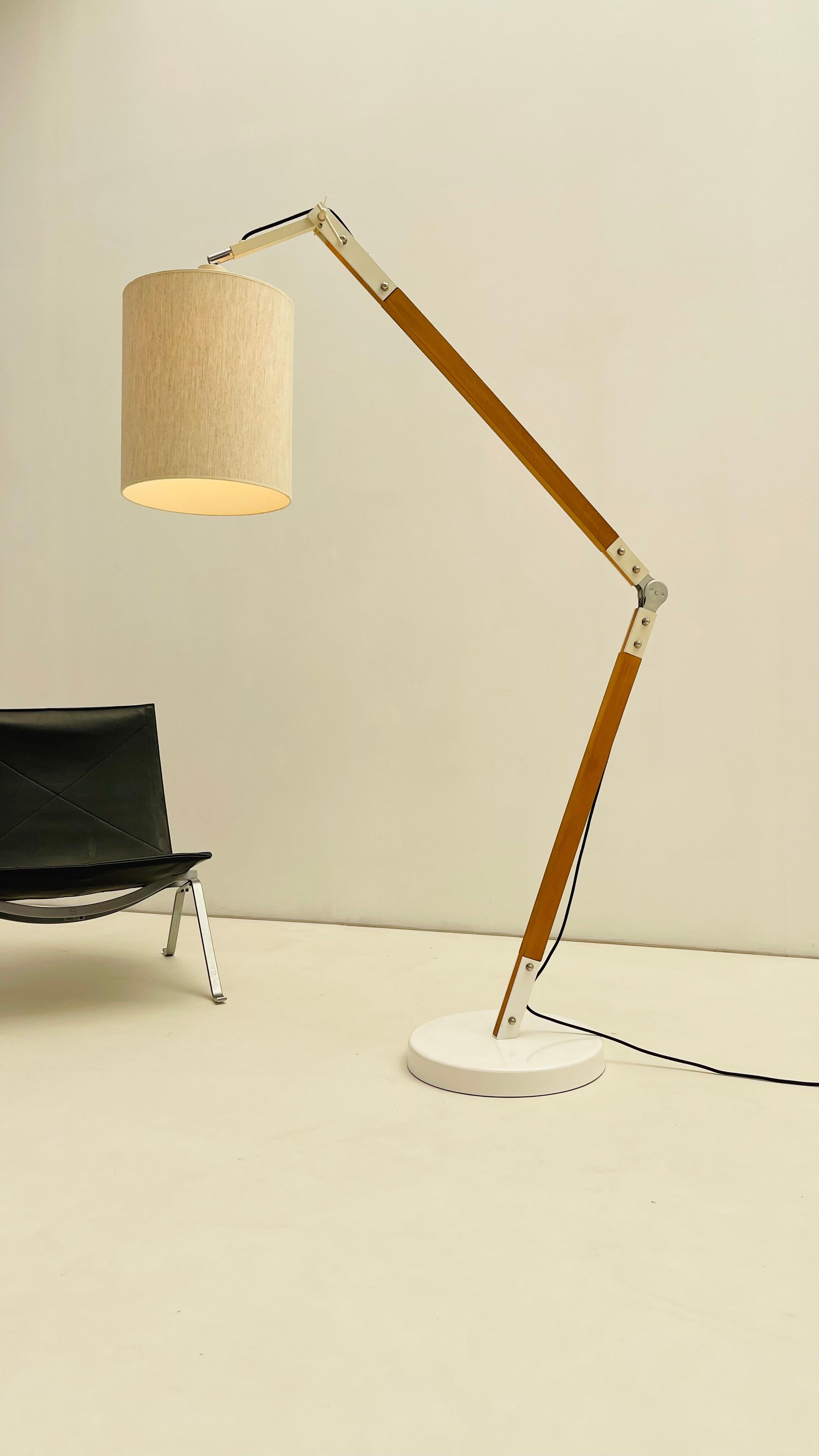 Mid-Century Modern Articulated reading floorlamp For Sale