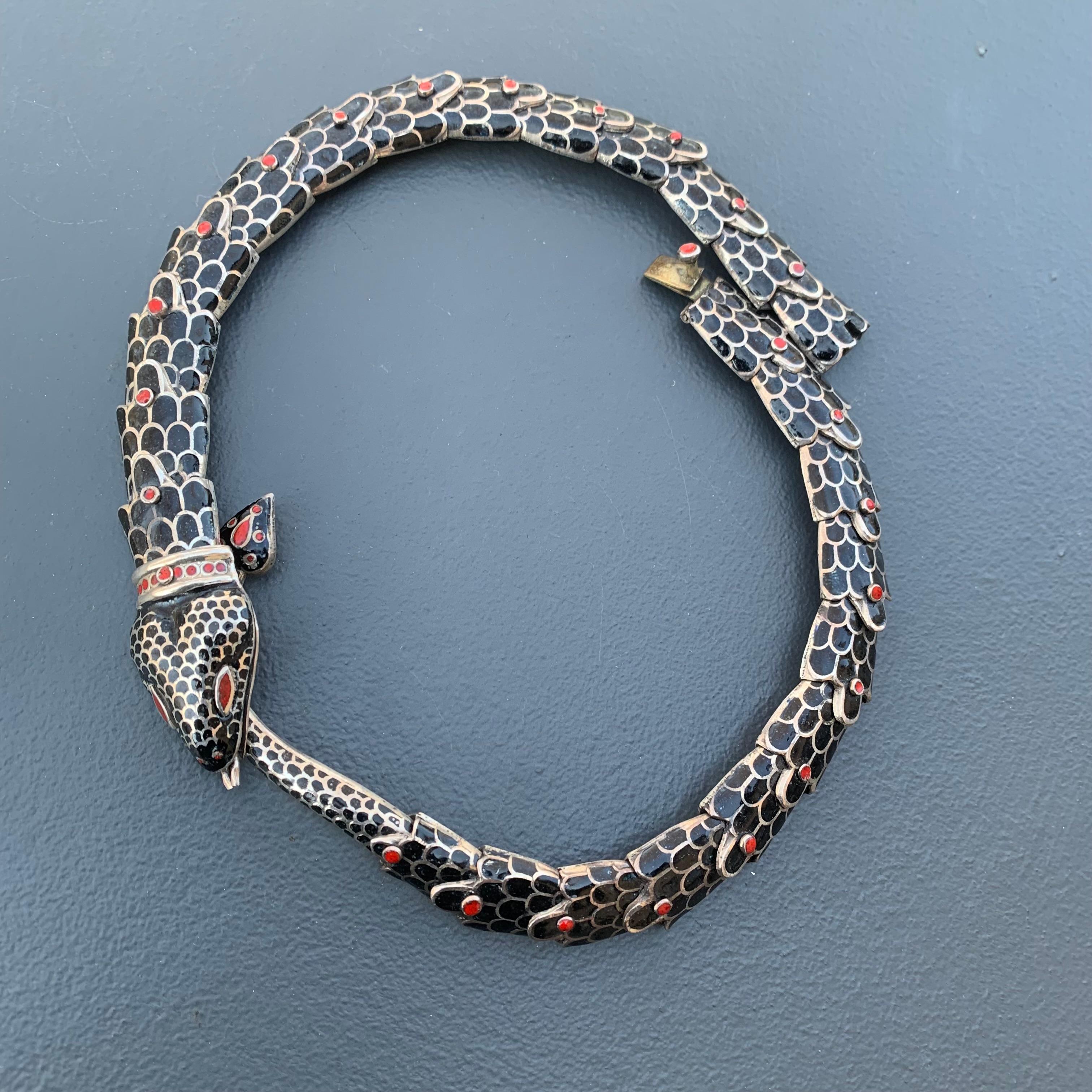 Exquiste Vintage Mexican /Mexico sterling  silver, enameled scales choker  necklace  featuring  articulated enameled links snake holding /eating its tail . Necklace ends with hidden tongue and box clasp  
Marked 925 Mexico with faded makers mark 
