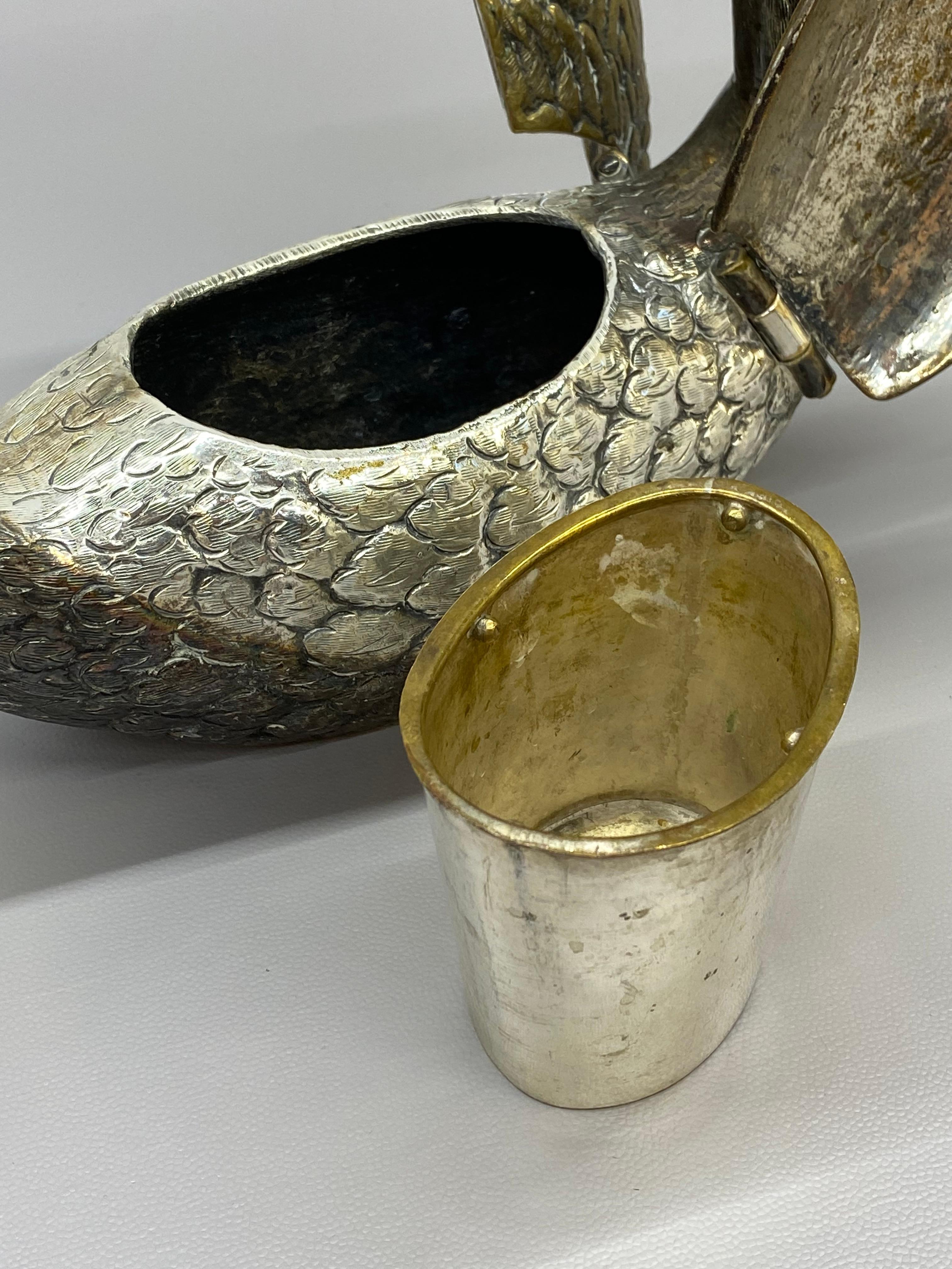 Centro de mesa articulado de cisne de plata y latón en venta 3