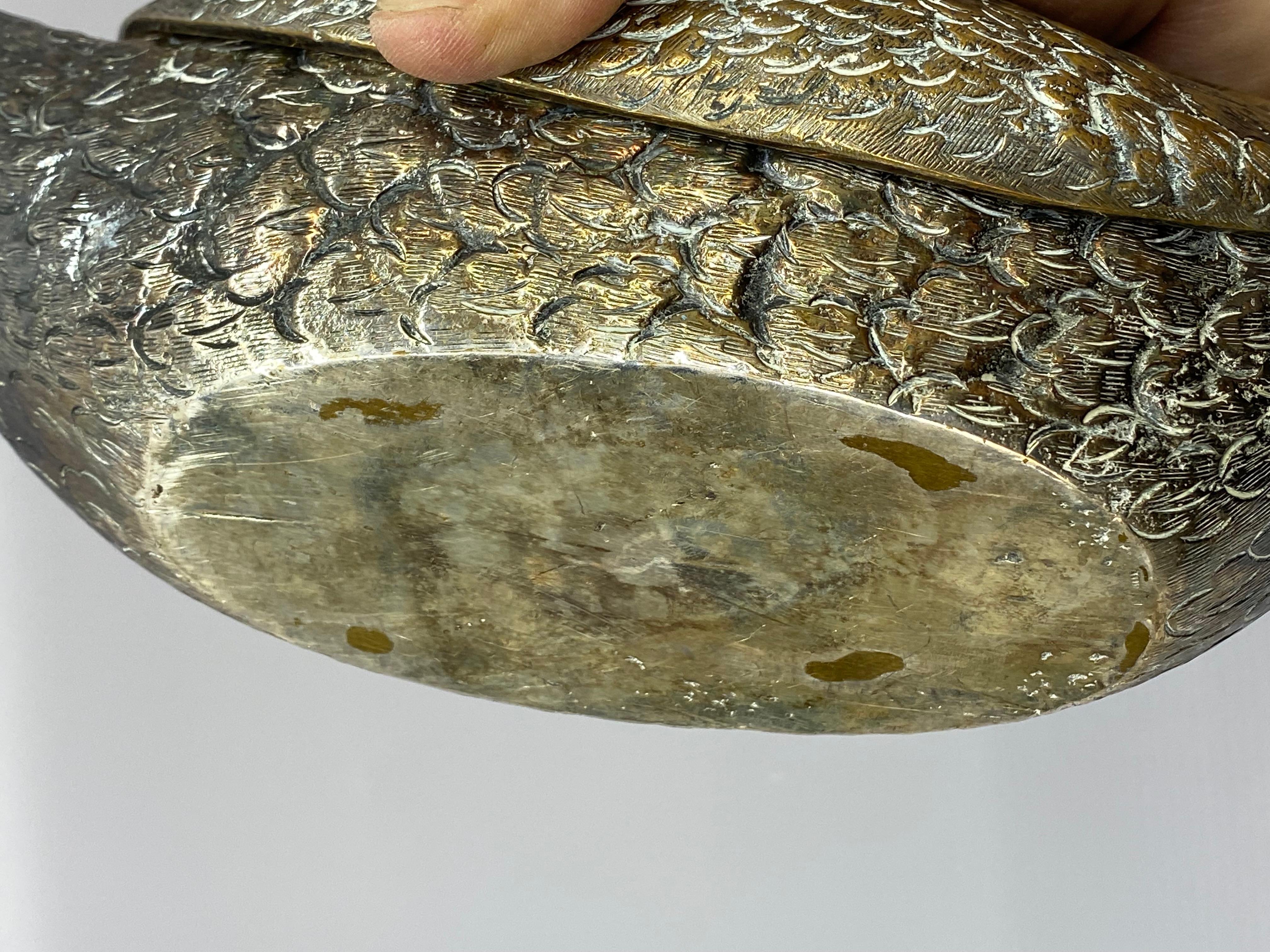 Centro de mesa articulado de cisne de plata y latón en venta 8
