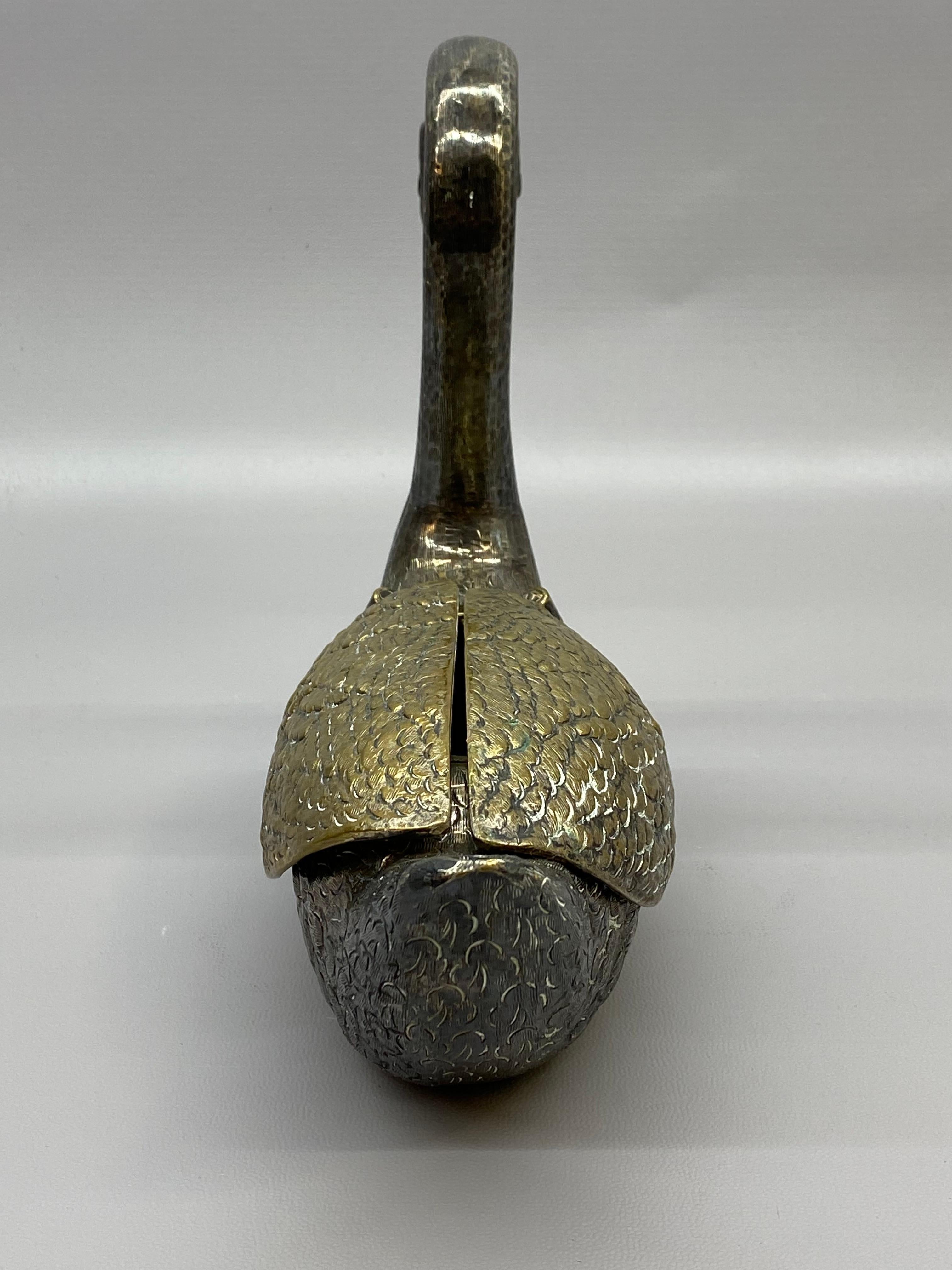 Centro de mesa articulado de cisne de plata y latón en Bueno estado para la venta en Garnerville, NY
