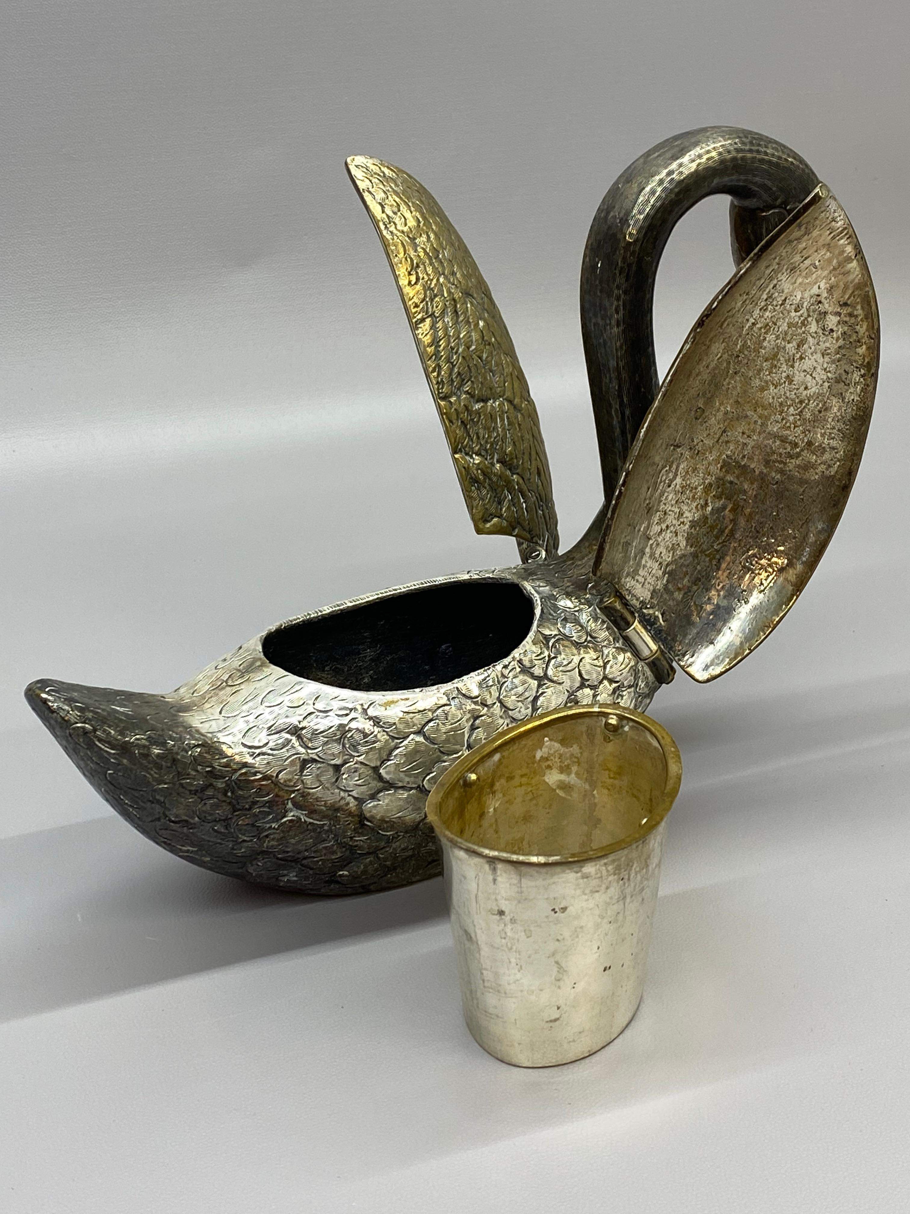 Centro de mesa articulado de cisne de plata y latón en venta 2