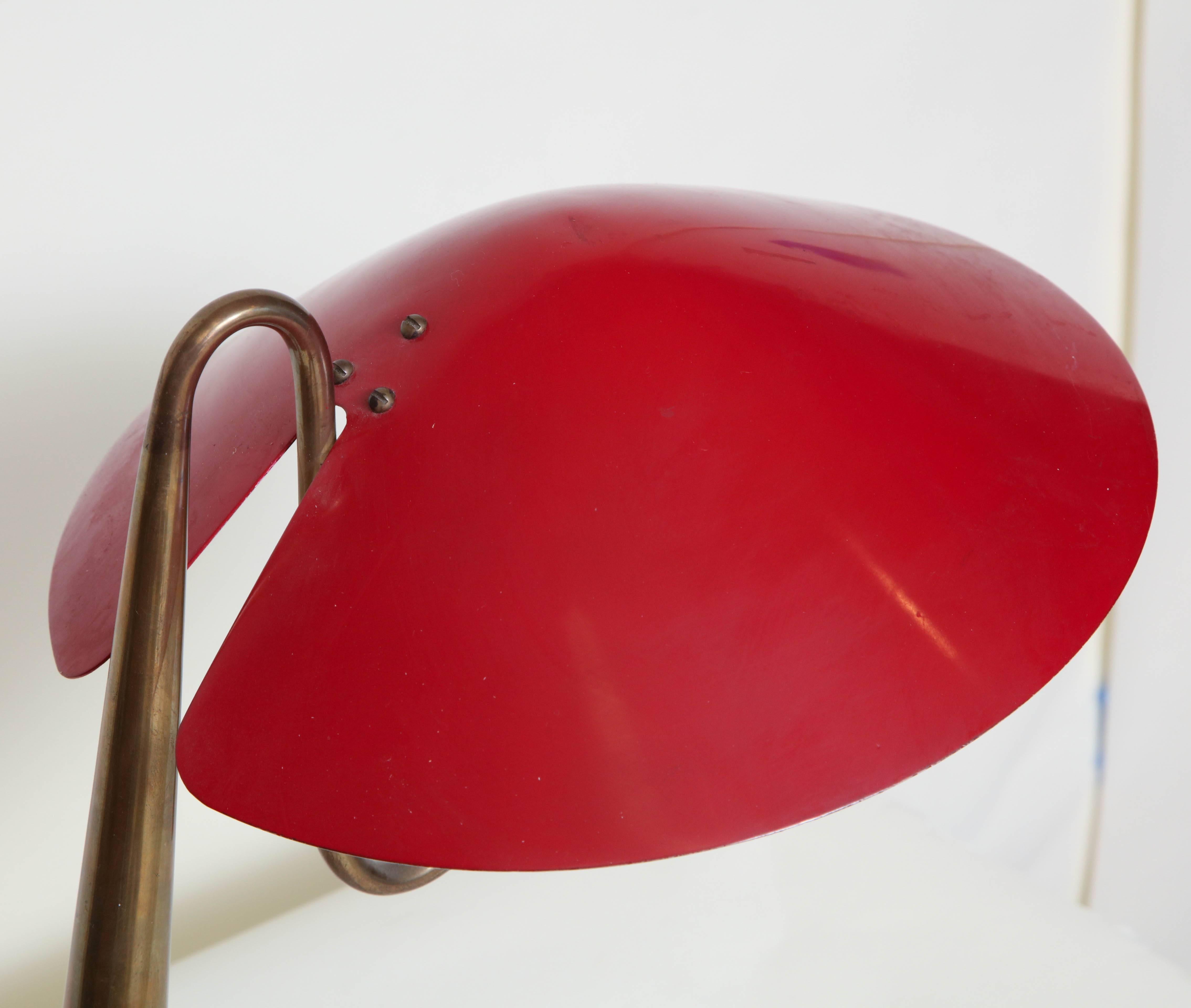 articulated desk lamp