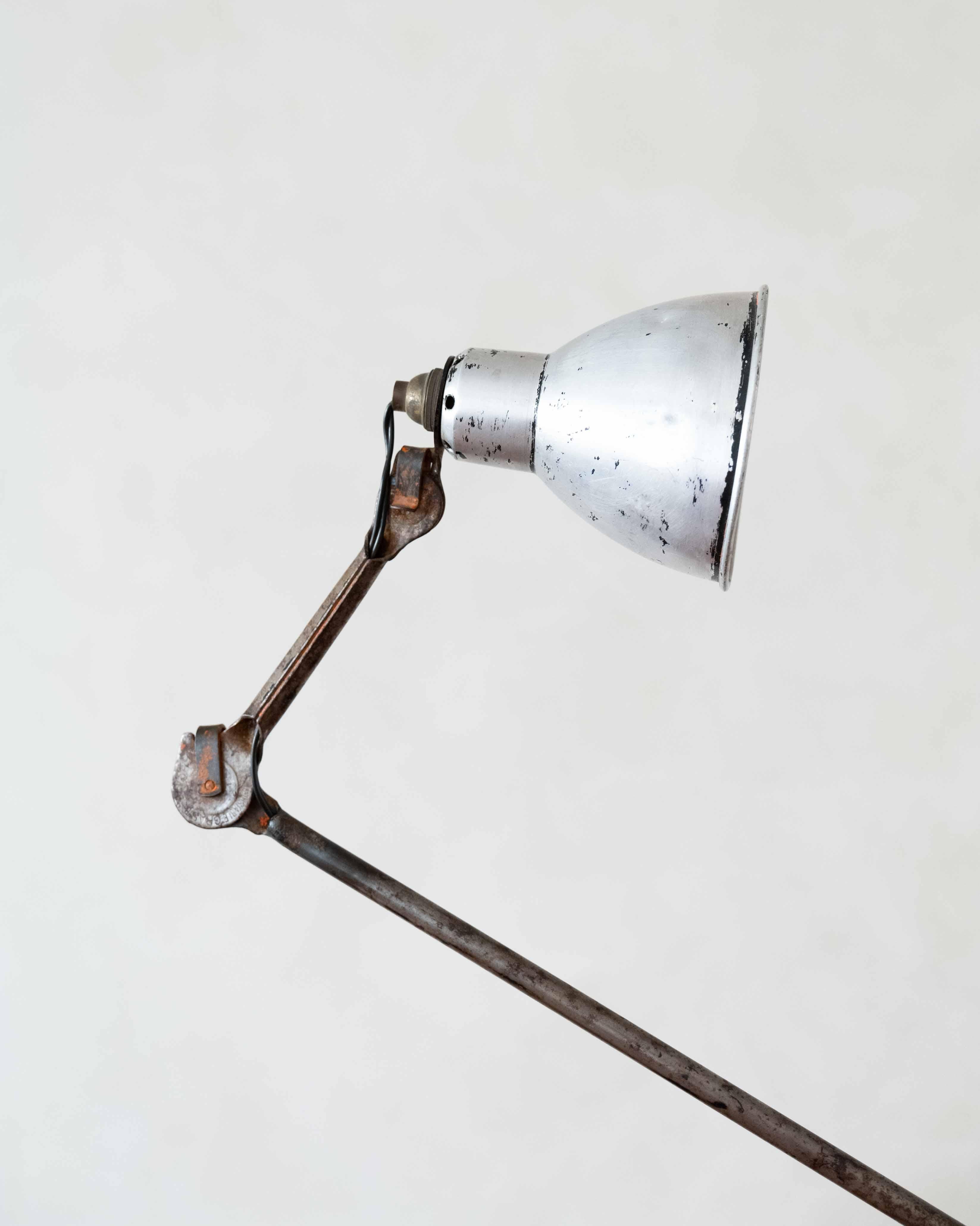 Lampada da tavolo articolata di Bernard-Albin Gras In condizioni buone in vendita a New York, NY