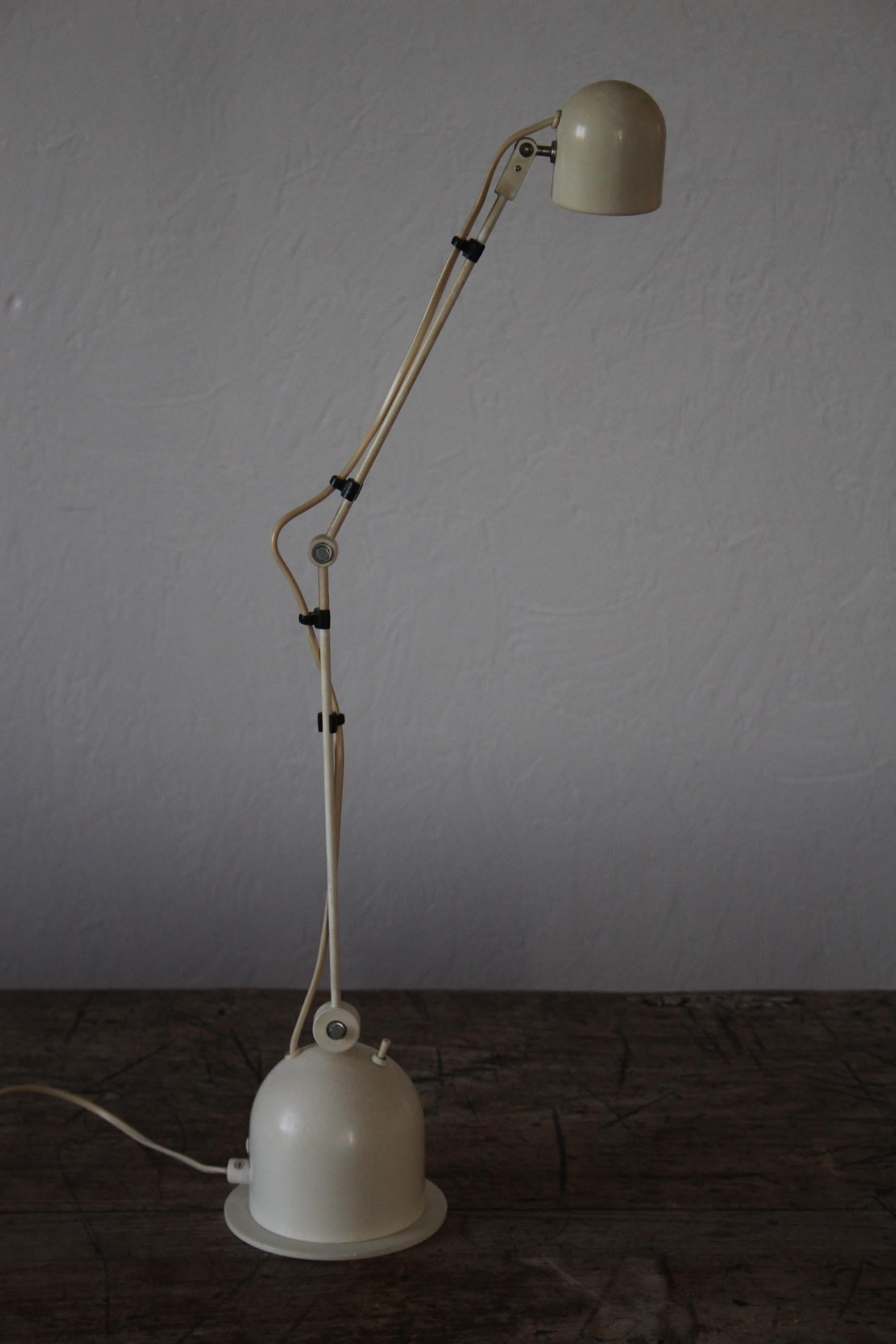 Articulated Table Lamp In Good Condition In grand Lancy, CH