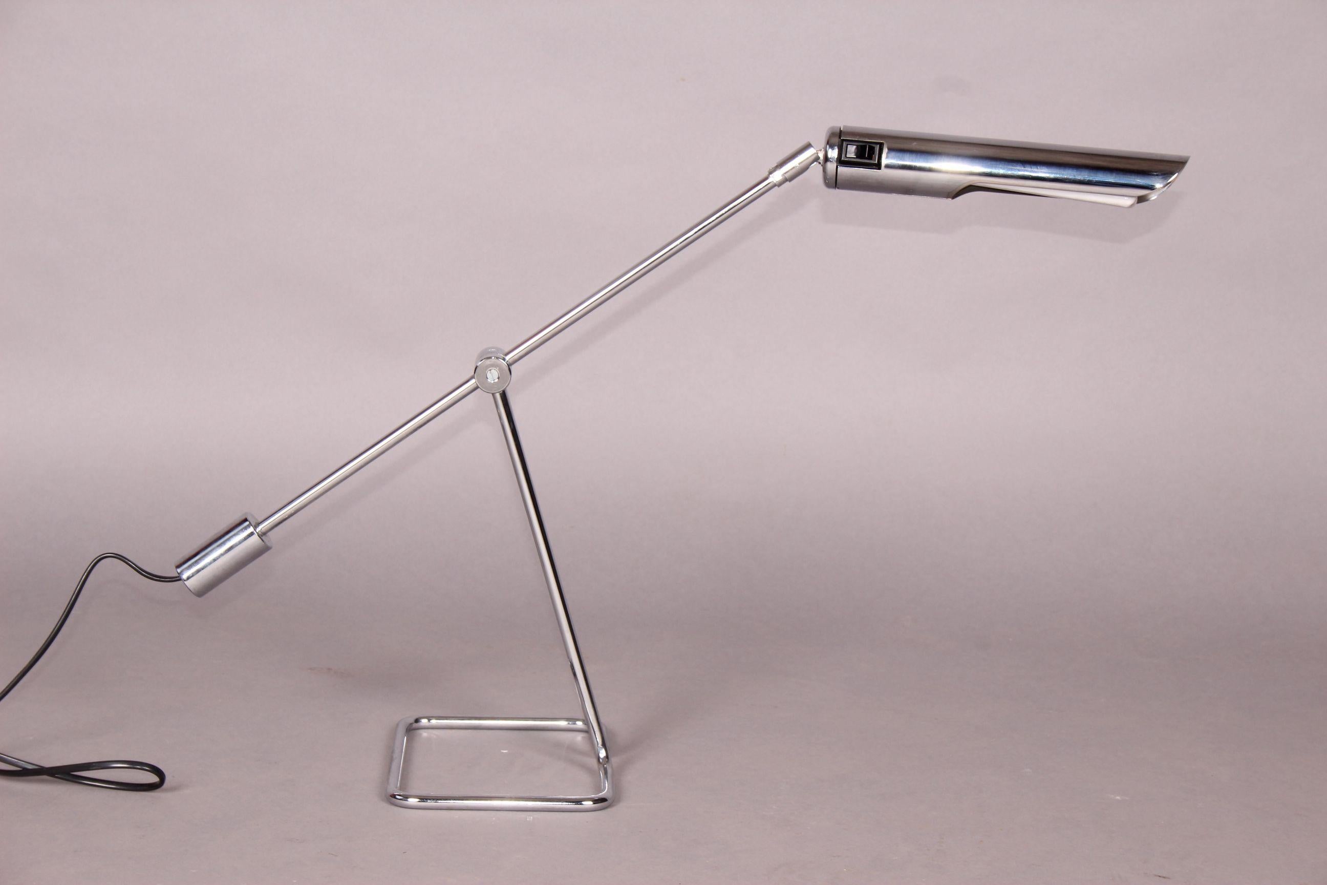 Articulated Table Lamp In Good Condition In grand Lancy, CH