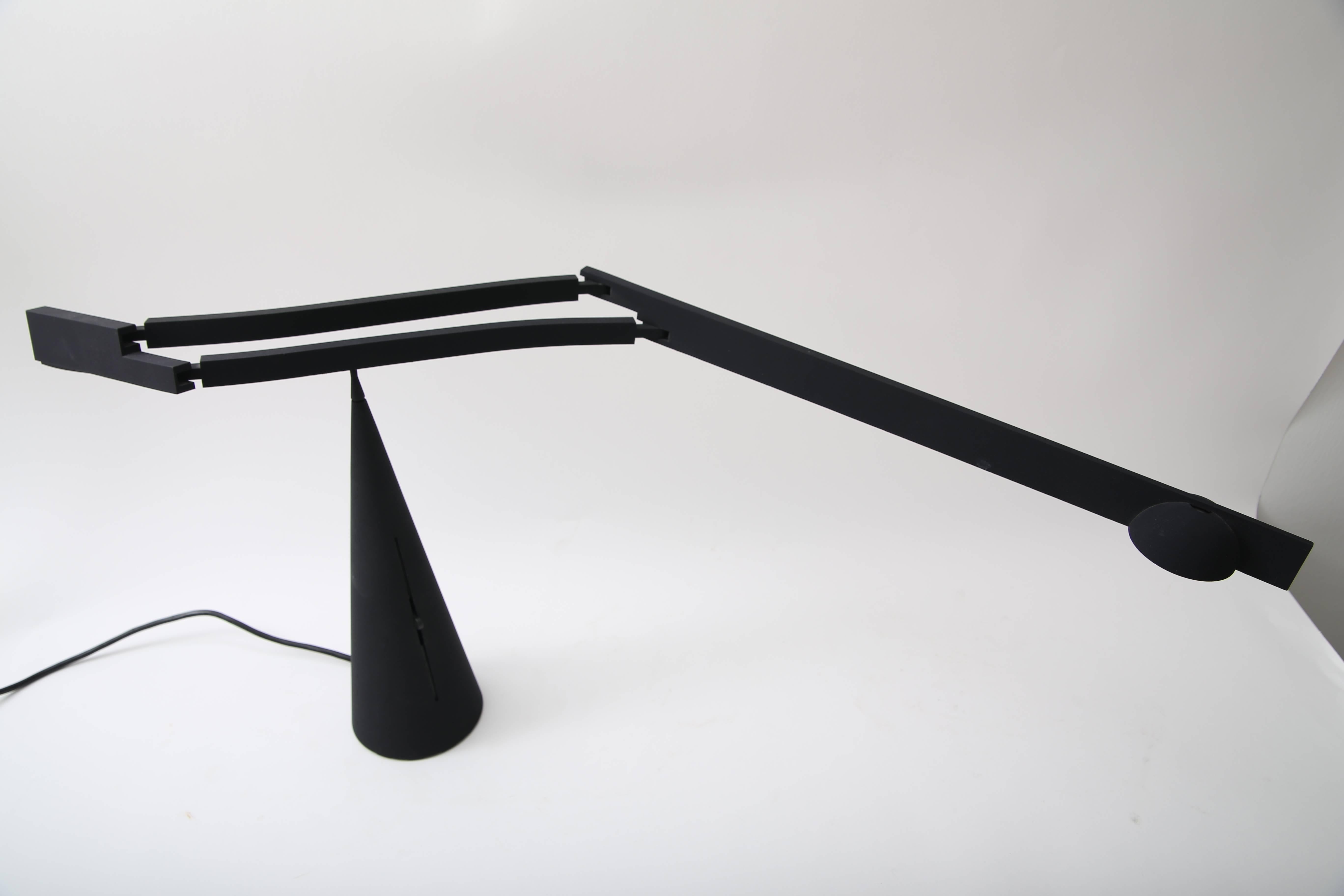 Metal Articulated Table Lamp in Black 