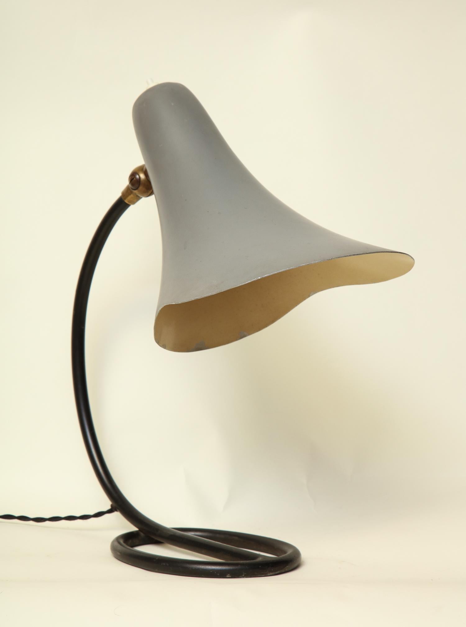 Articulated Table Lamp Mid-Century Modern Painted Metal Shade Adjusts Italy 1950 For Sale 8