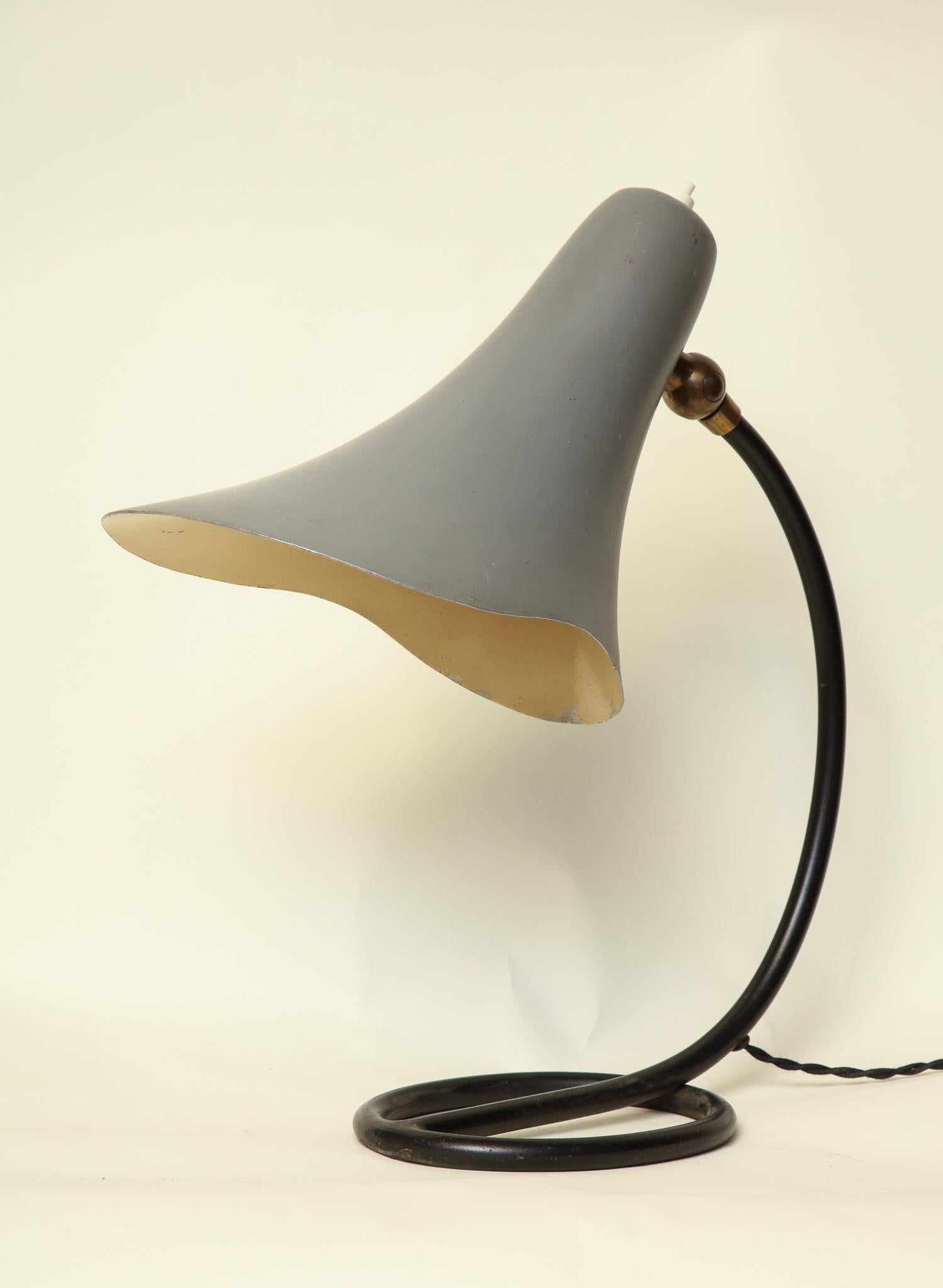 Articulated Table Lamp Mid-Century Modern Painted Metal Shade Adjusts Italy 1950 For Sale 2