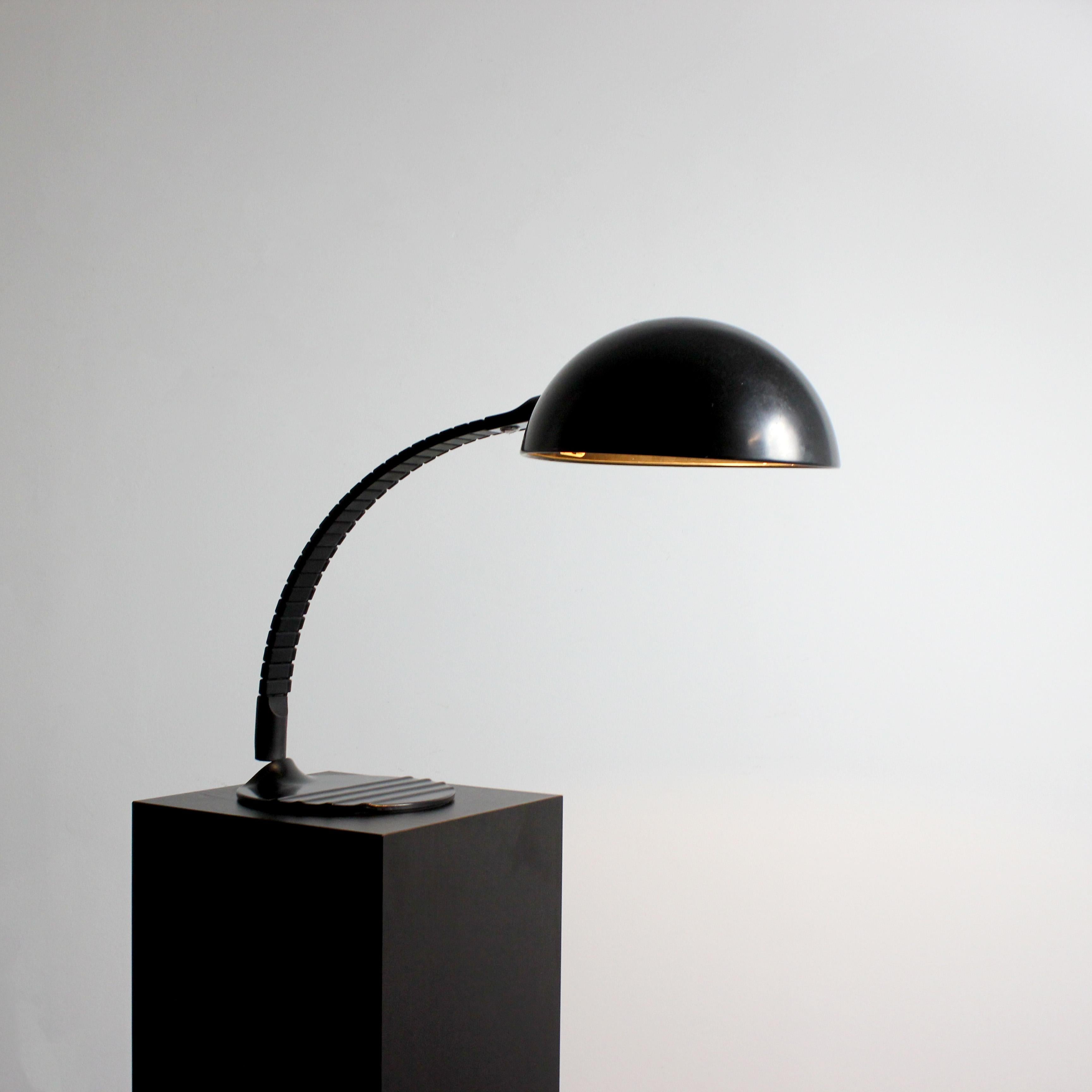Articulated table lamp 