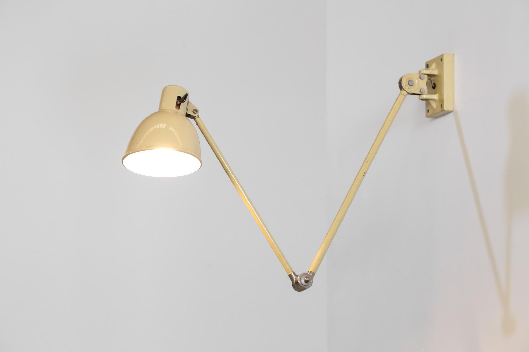 articulated wall lamp