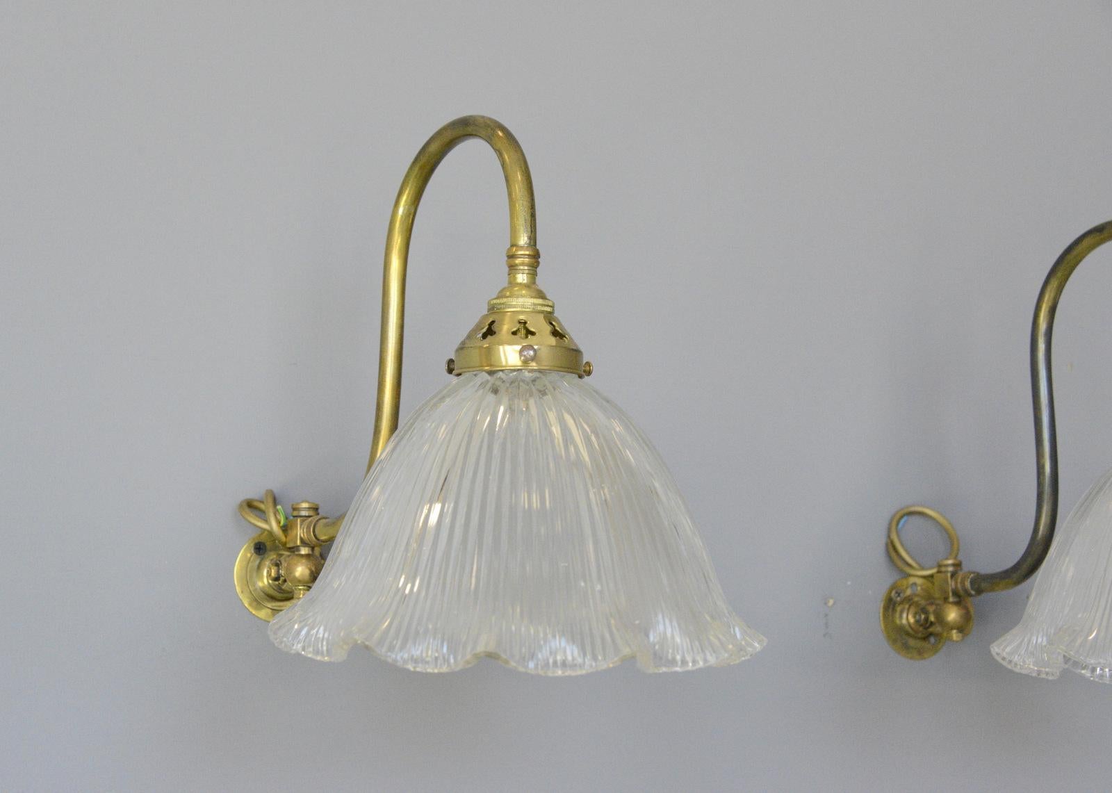 Articulated wall sconces by Holophane, circa 1910

- Price is per light (3 available)
- Articulated curved brass arms
- Fluted prismatic shades
- Takes B22 fitting bulbs
- Wires directly into a wall feed
- English, 1910
- Measures: 24cm wide