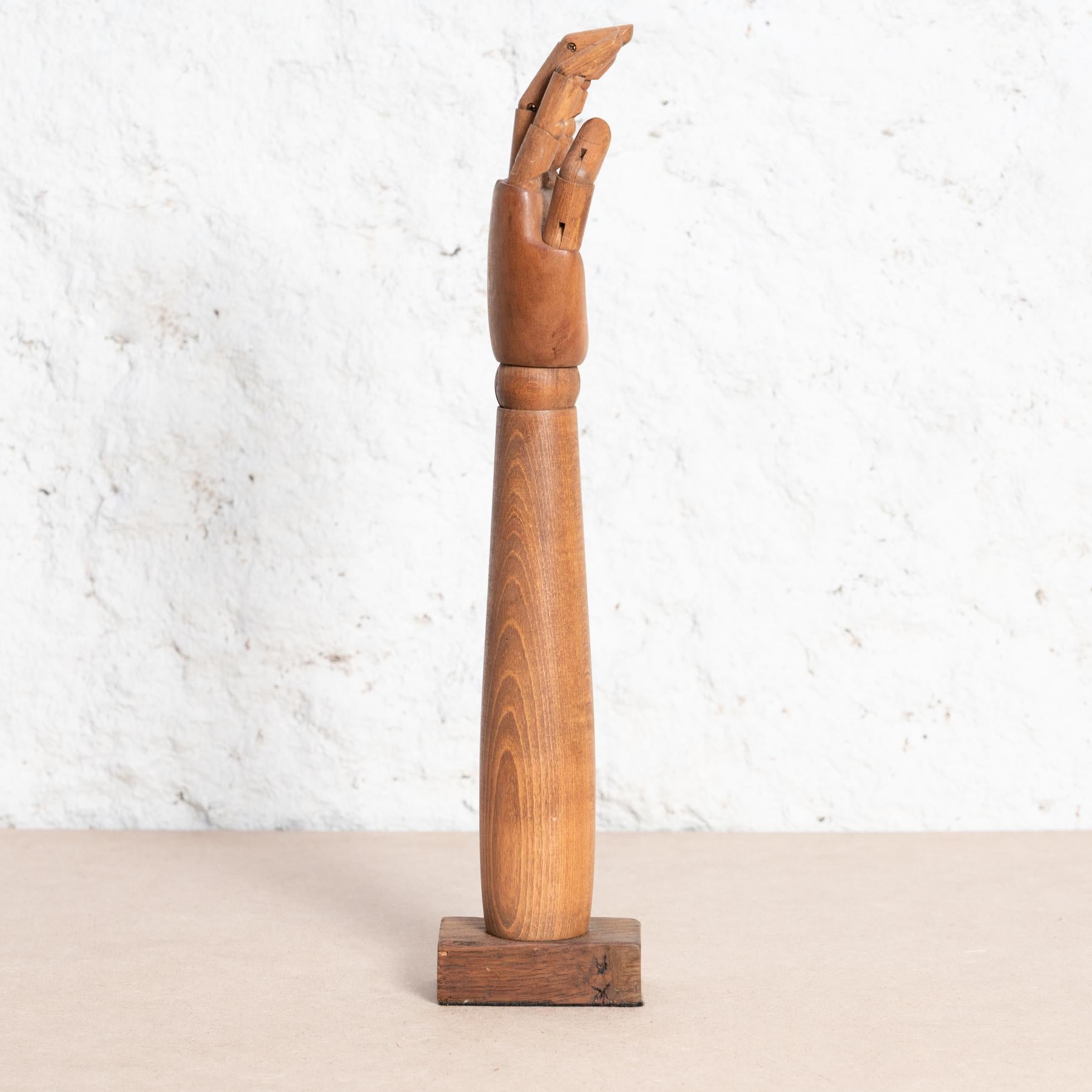 Articulated Wooden Arm Mannequin, circa 1960 In Good Condition In Barcelona, Barcelona