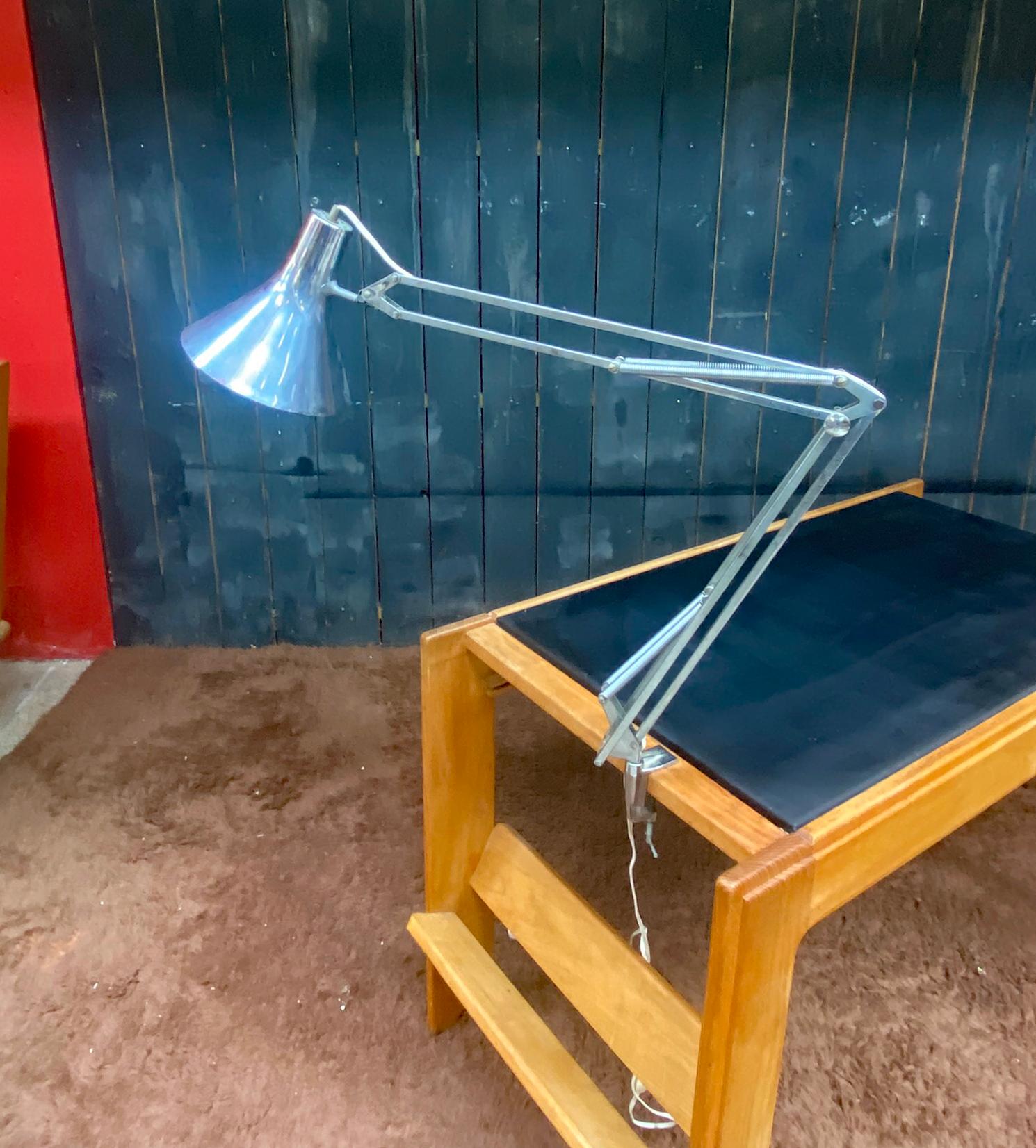 articulated workshop lamp in chrome metal and aluminum circa 1950/1960  For Sale 6