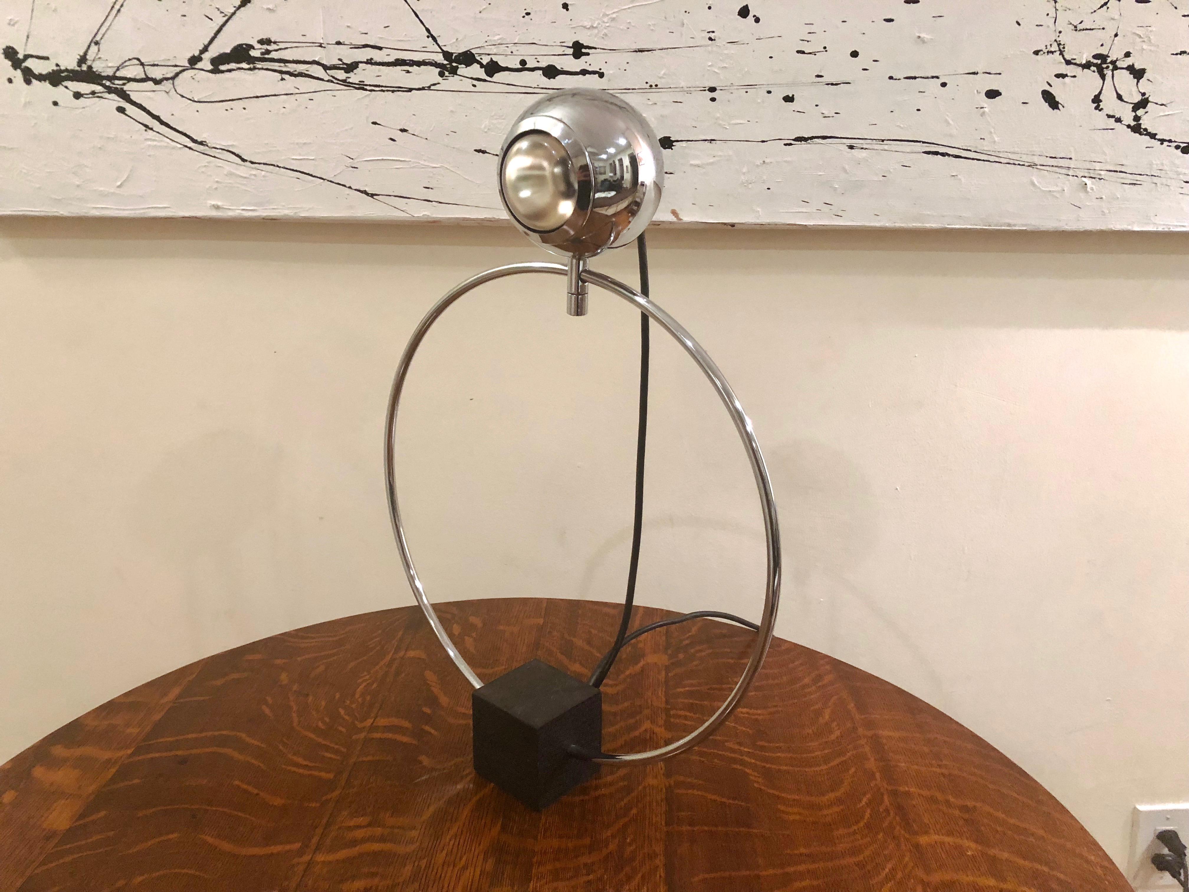 Articulating and Orbiting Table Lamp, USA Circa 1970 In Good Condition For Sale In Jersey City, NJ