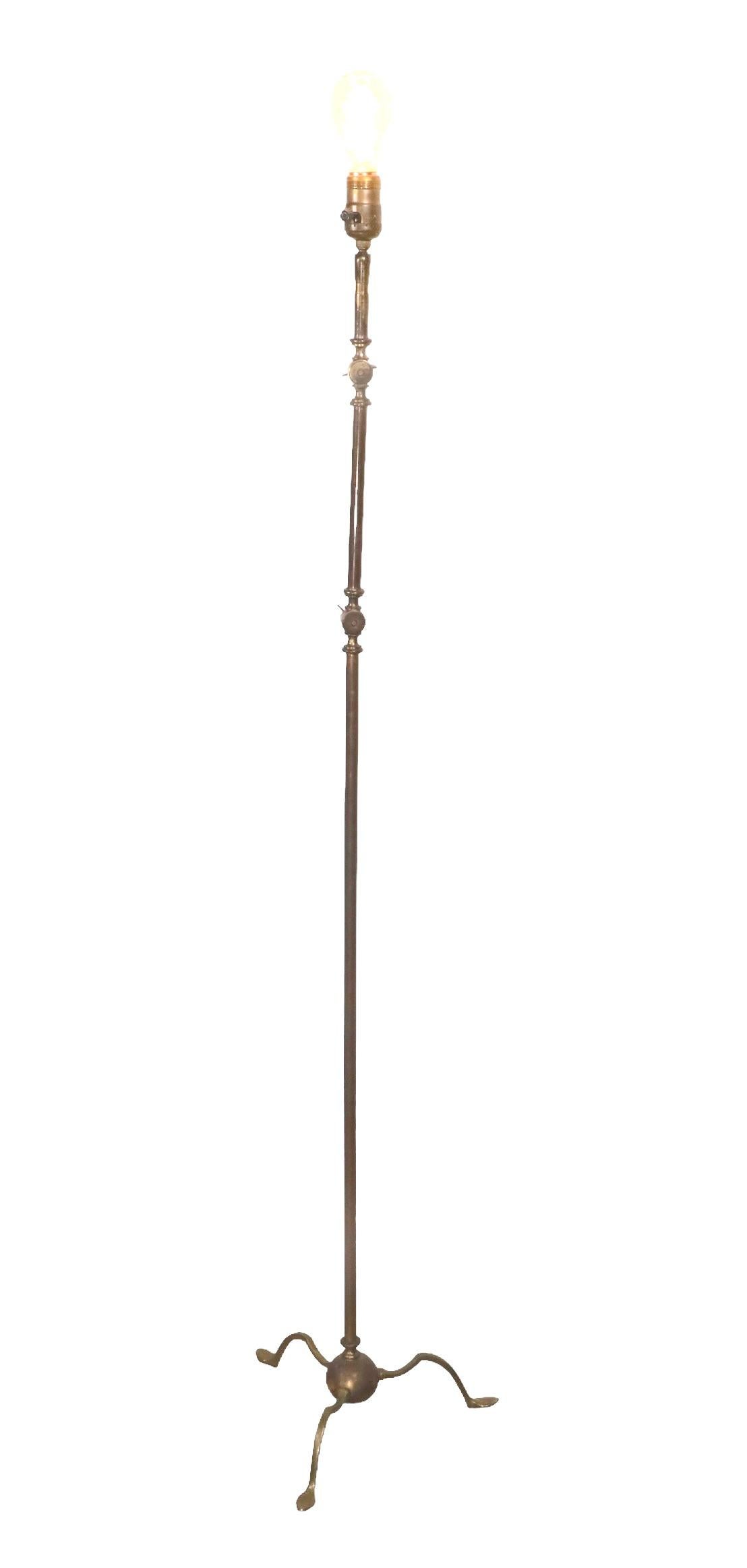 Articulating Brass Reading Floor Lamp in the Classical Style, C. 1900- 1930's In Good Condition For Sale In New York, NY