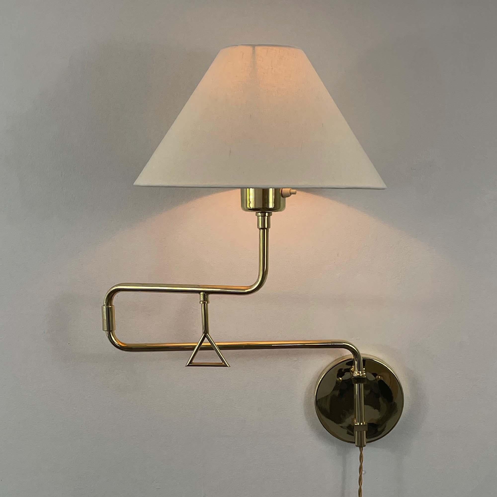 Mid-Century Modern Articulating Brass Wall Light, Armatur Hantverk Tibro, Sweden 1950s For Sale