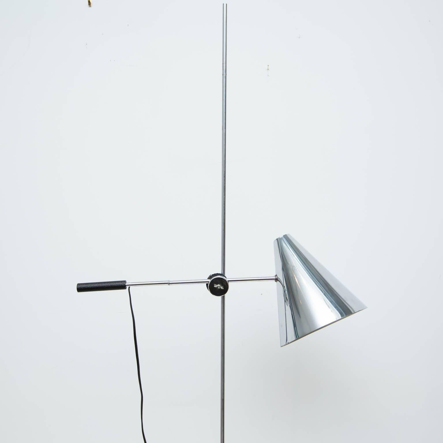 Articulating Chrome Floor Lamp by Robert Sonneman for Laurel In Excellent Condition For Sale In New London, CT