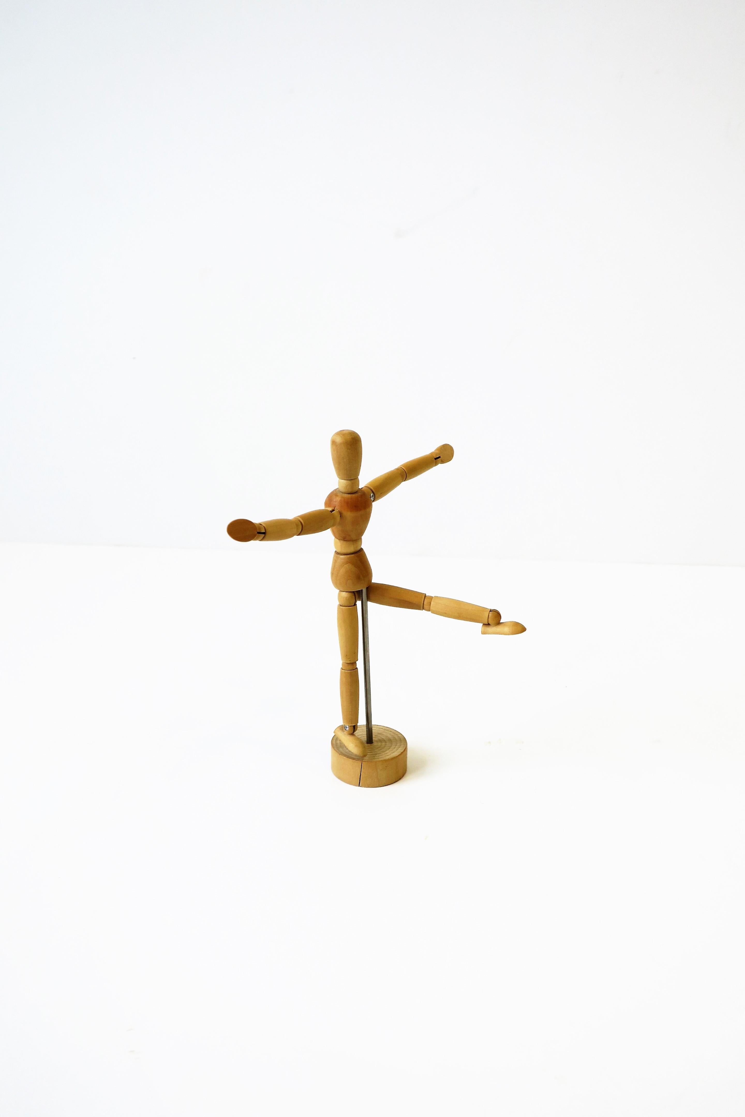 Articulating Wood  Figure Sculpture Piece In Good Condition For Sale In New York, NY