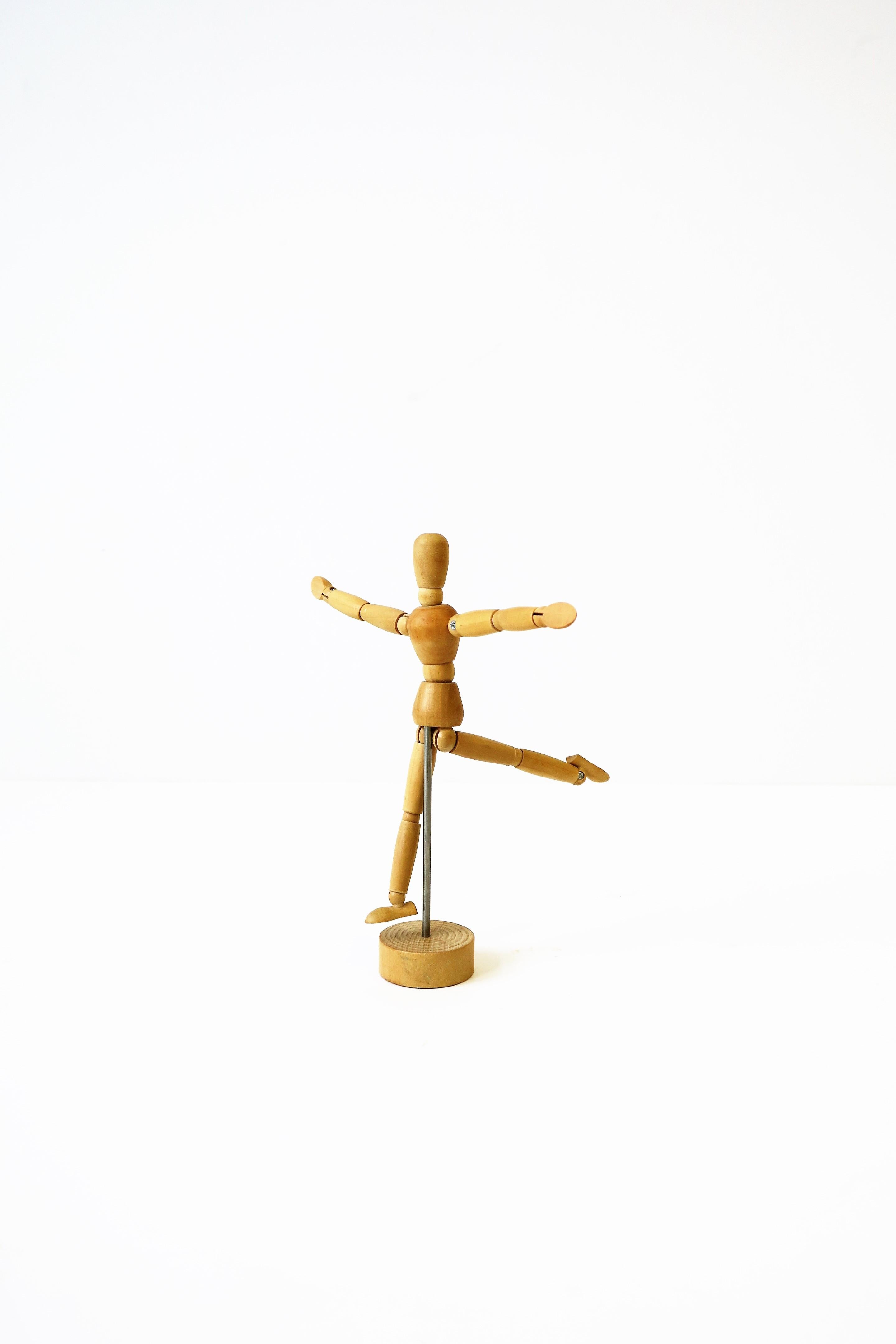 Gelenkig Wood  Figuren-Skulptur-Skulptur (Holz) im Angebot