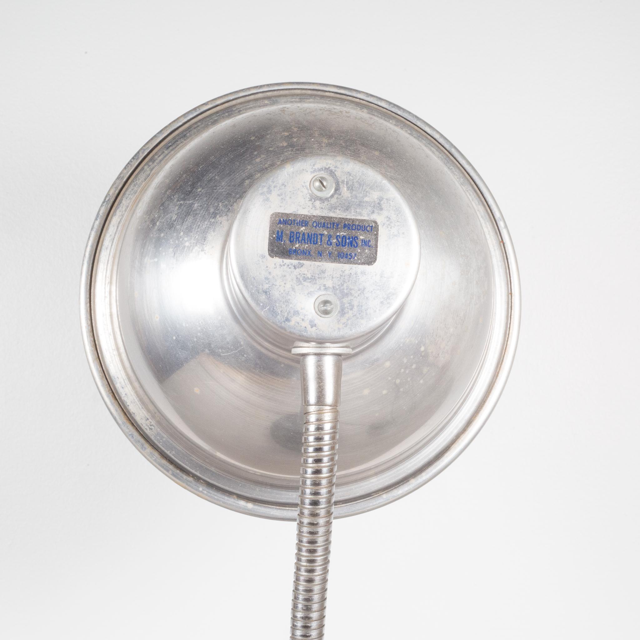 Gegliederte Gooseneck-Tischlampe mit Gelenk und Gusseisenfuß, um 1930 (Aluminium) im Angebot