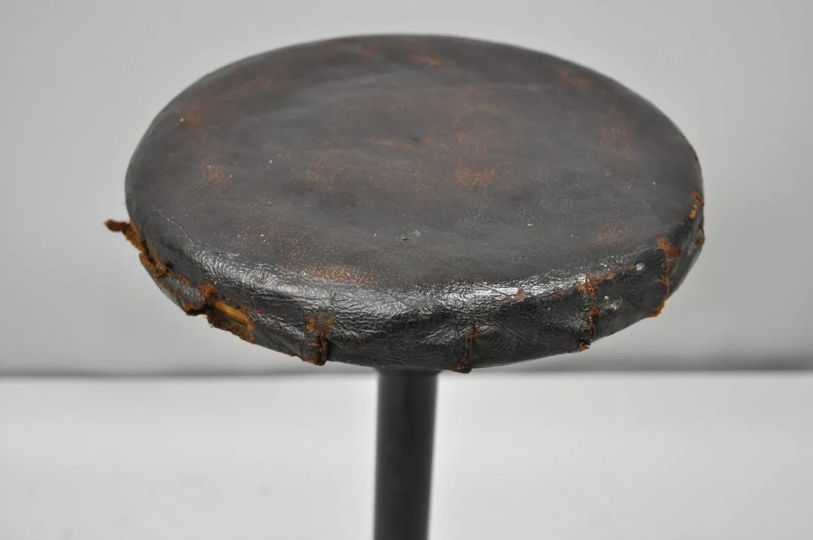Articulating Industrial Modern Brown Leather Adjustable Work Hocker von Peerless (Stahl) im Angebot