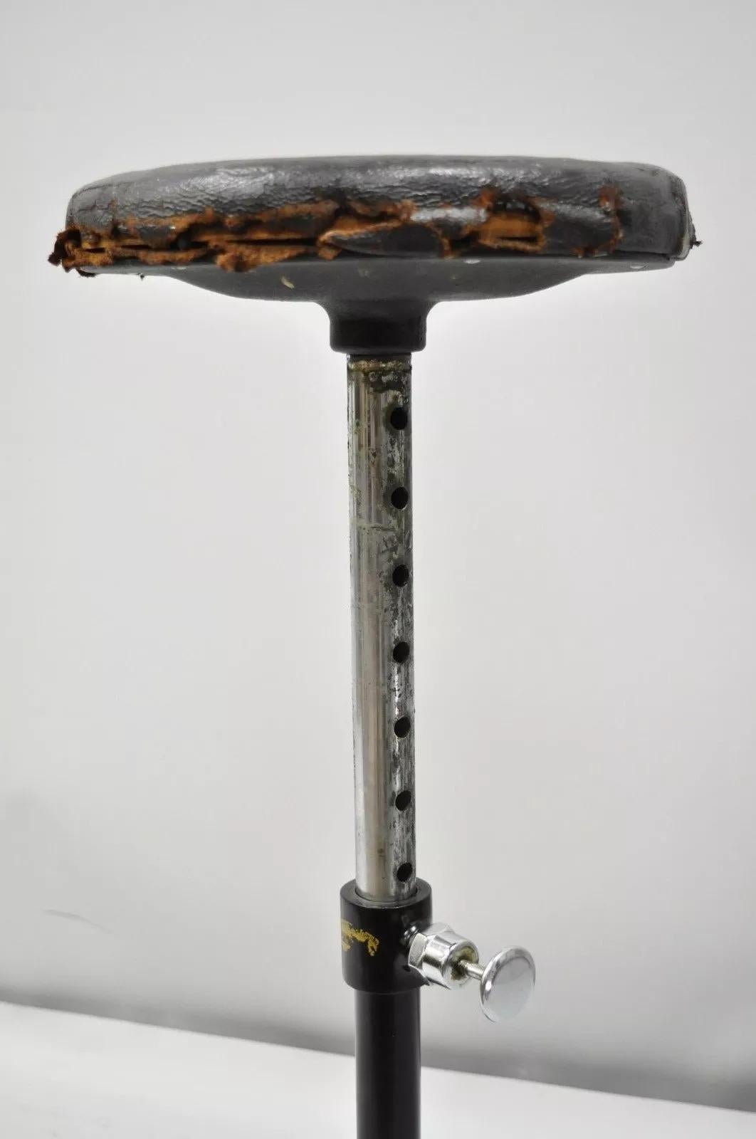 Articulating Industrial Modern Brown Leather Adjustable Work Hocker von Peerless im Angebot 1