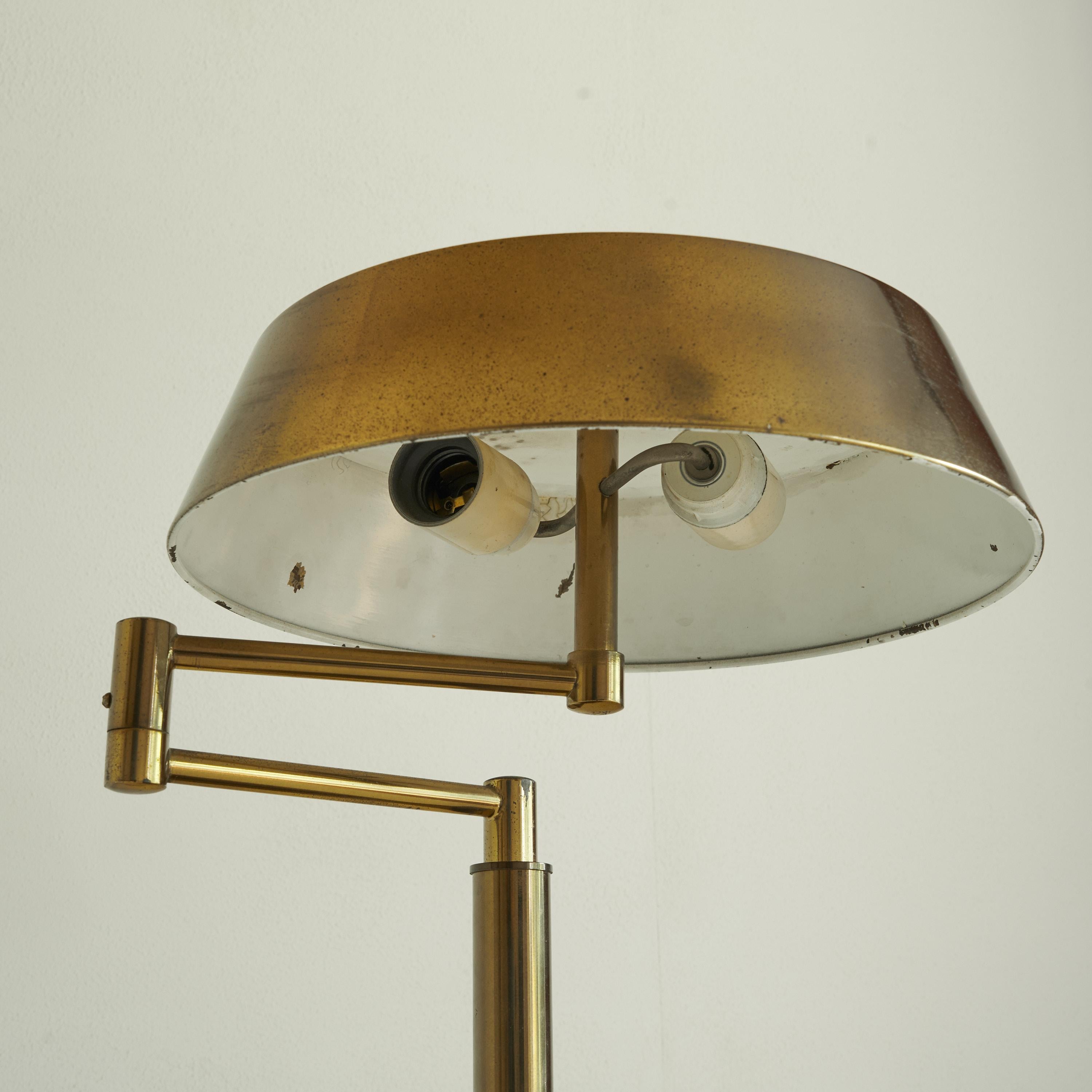 Articulating Table Lamp in Patinated Brass, 1960s For Sale 4