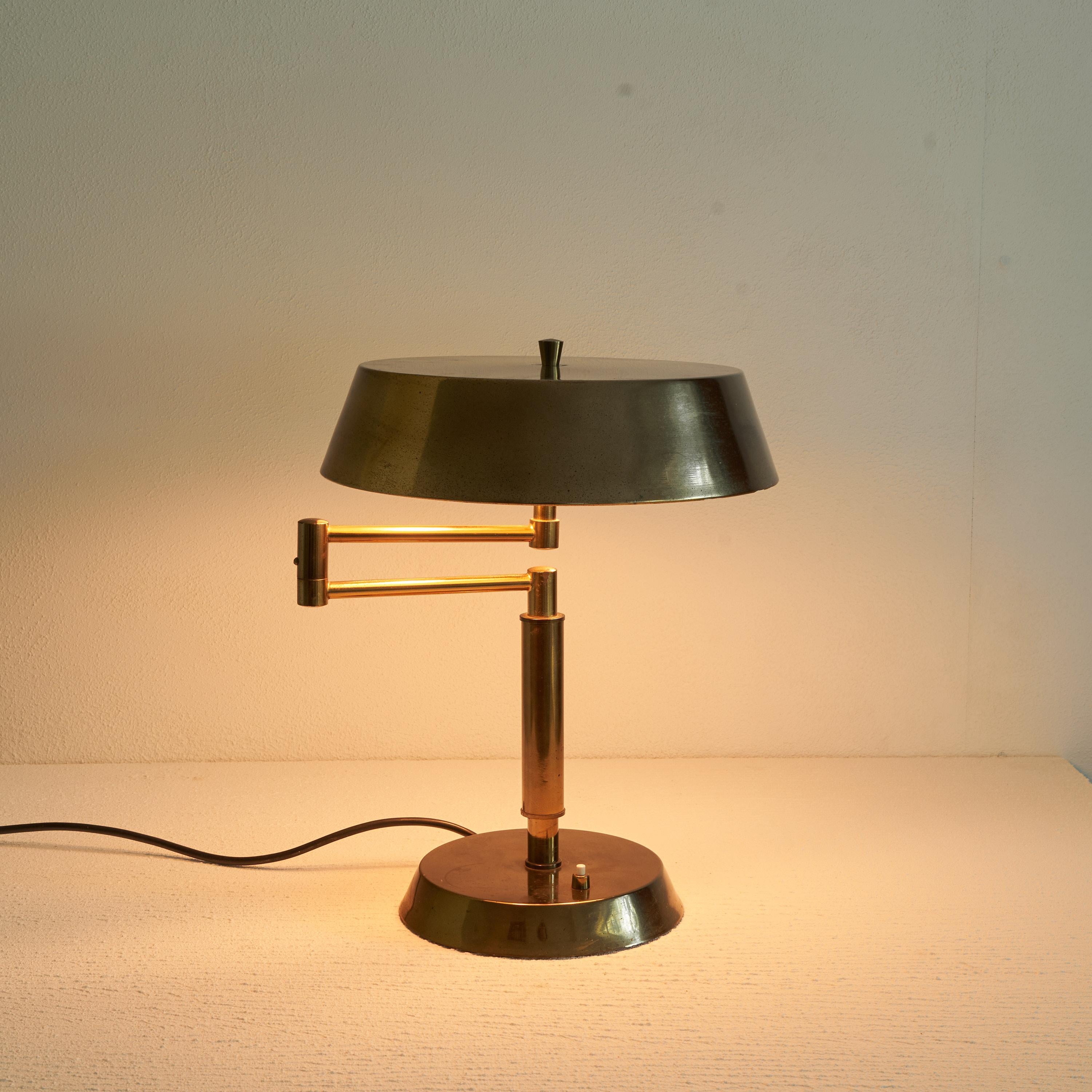 Articulating Table Lamp in Patinated Brass, 1960s For Sale 7