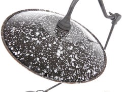 Lampada da tavolo snodabile con raro paralume in smalto maculato