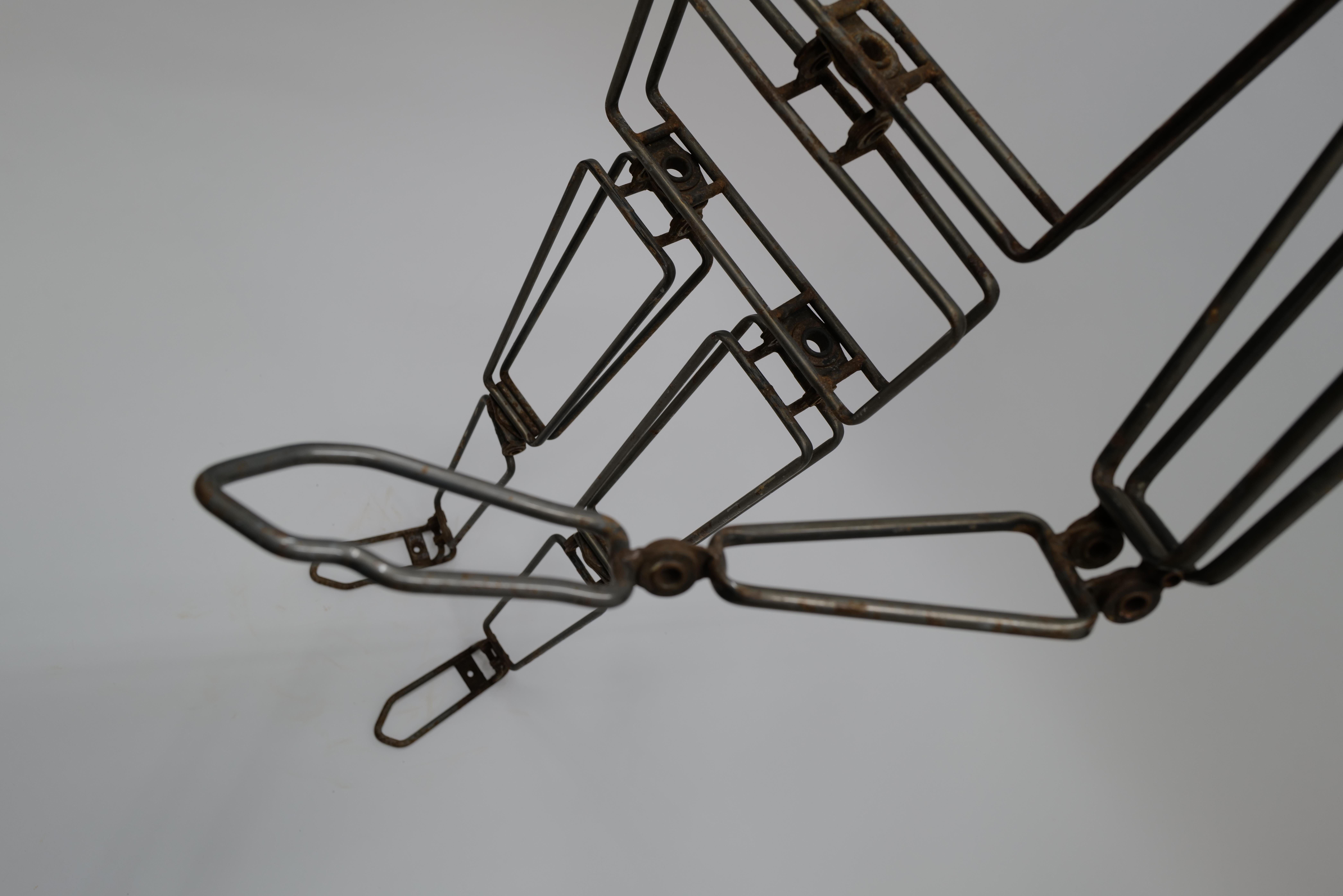 20ième siècle Mannequin tubulaire articulé en acier  en vente