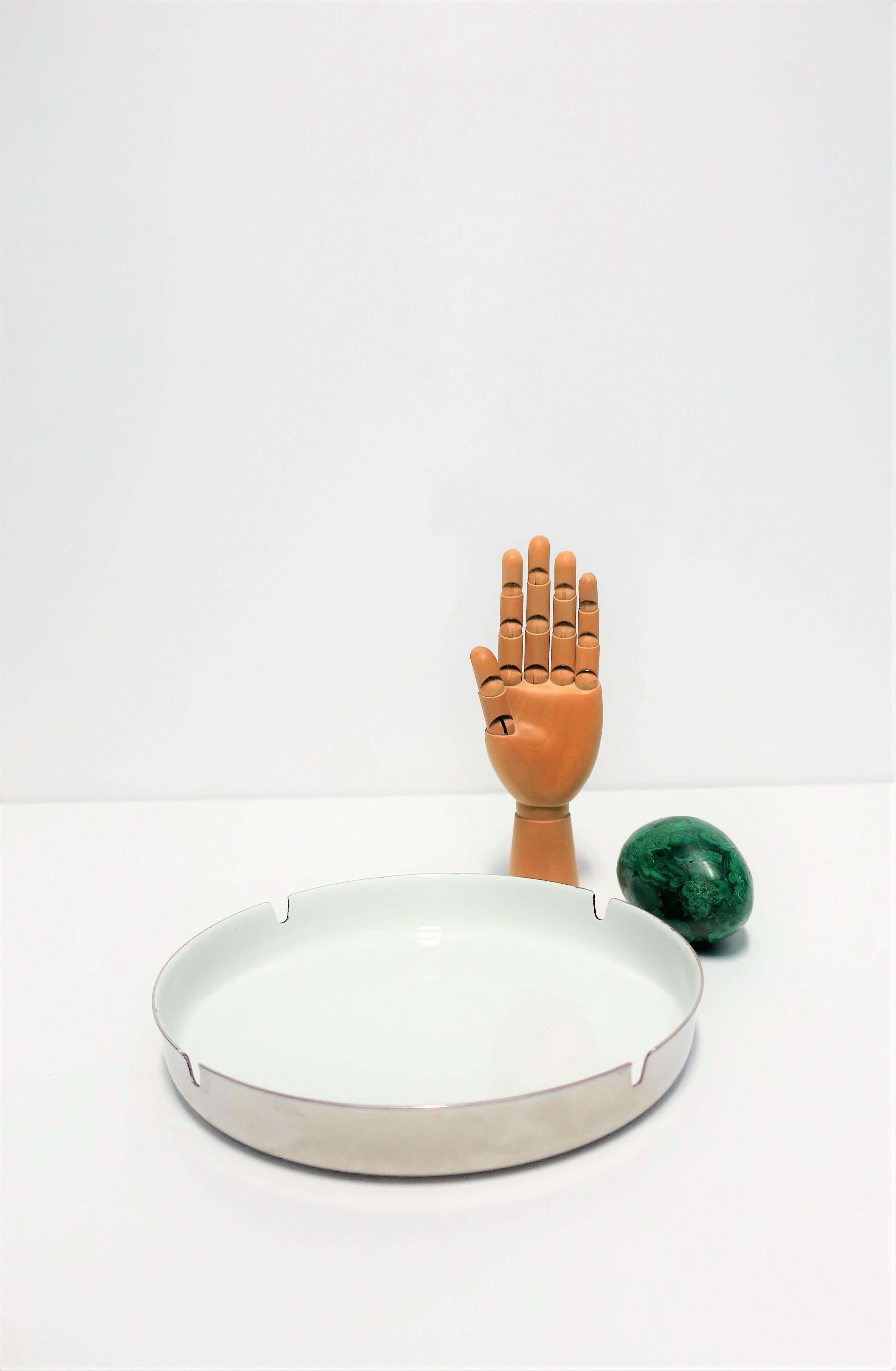 An articulating right-hand wood sculpture piece. A fun decorative object for a desk or other area. Hand measures: 7