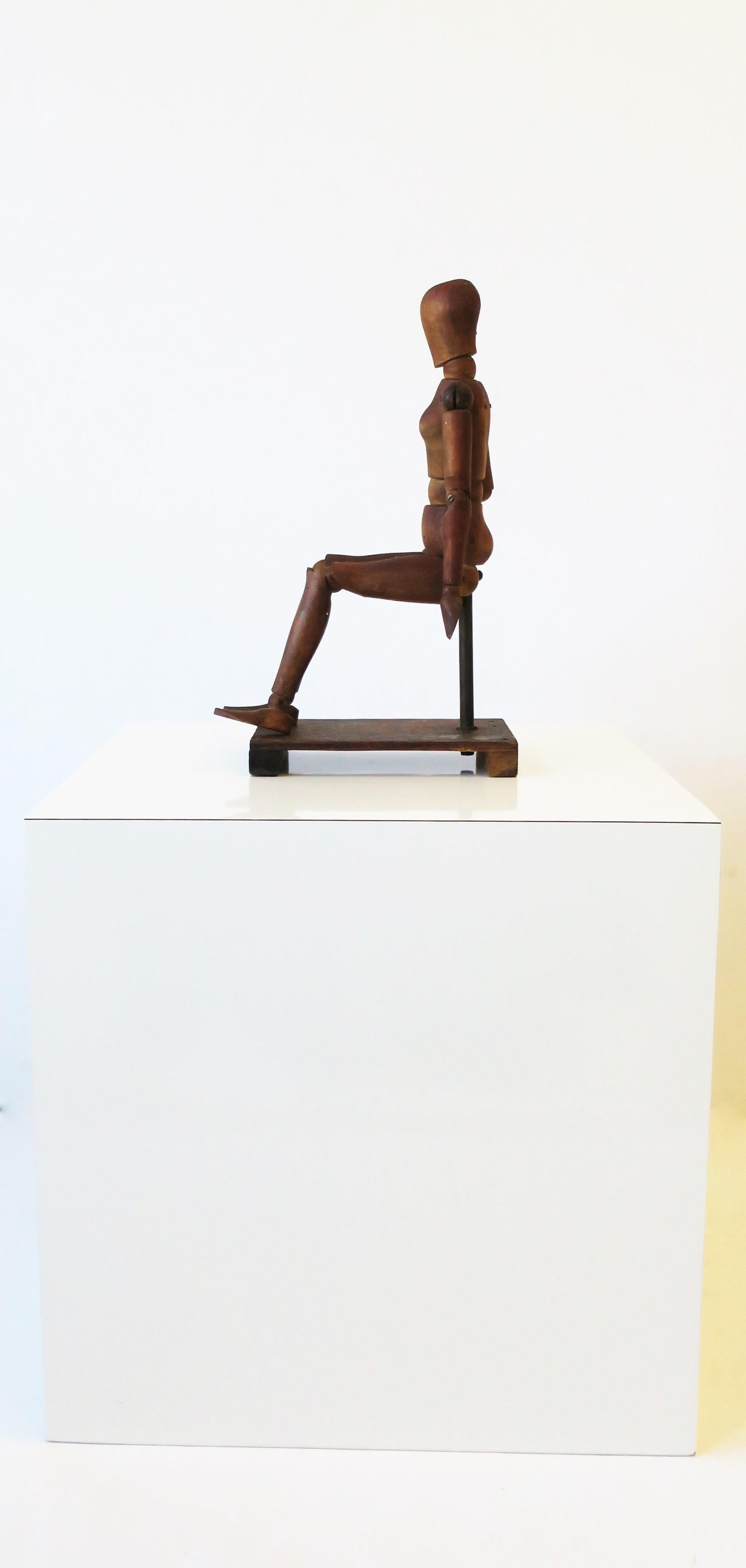 Wood Model Female Figure Sculpture Piece Articulating In Good Condition In New York, NY
